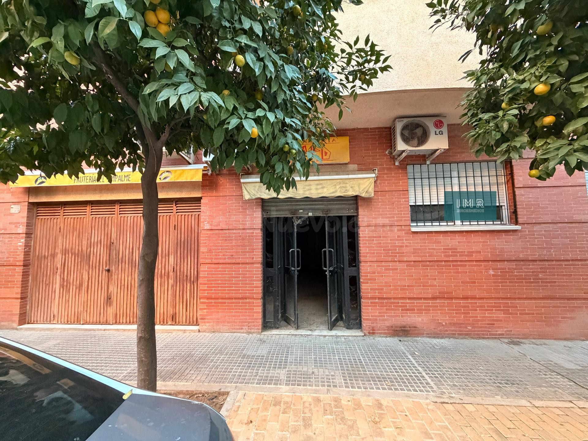 ¡Oportunidad! Local comercial en venta en San Jerónimo (Sevilla)