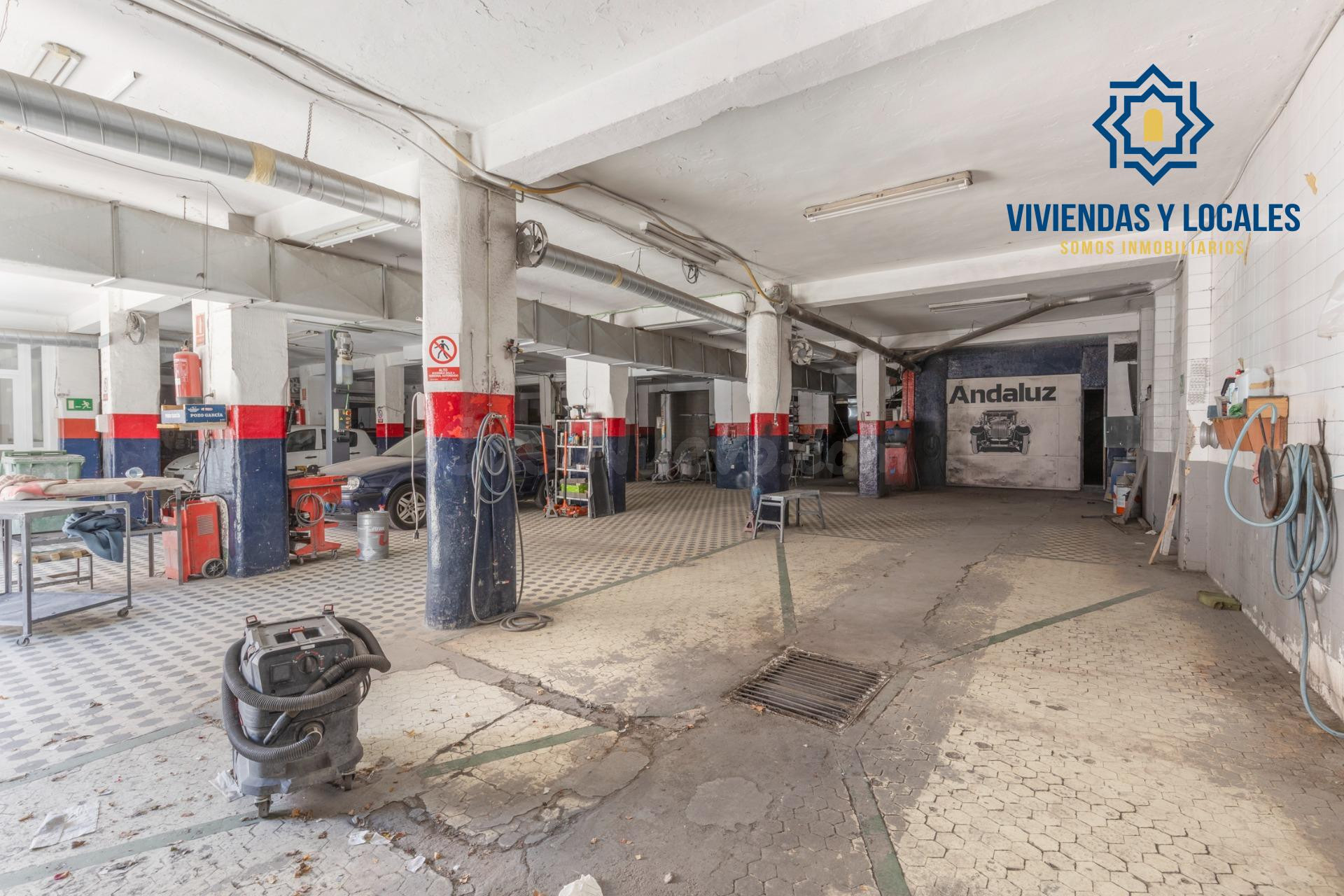 Gran local de 622 m2 junto a Camino de Ronda. Ideal para inversión o negocio