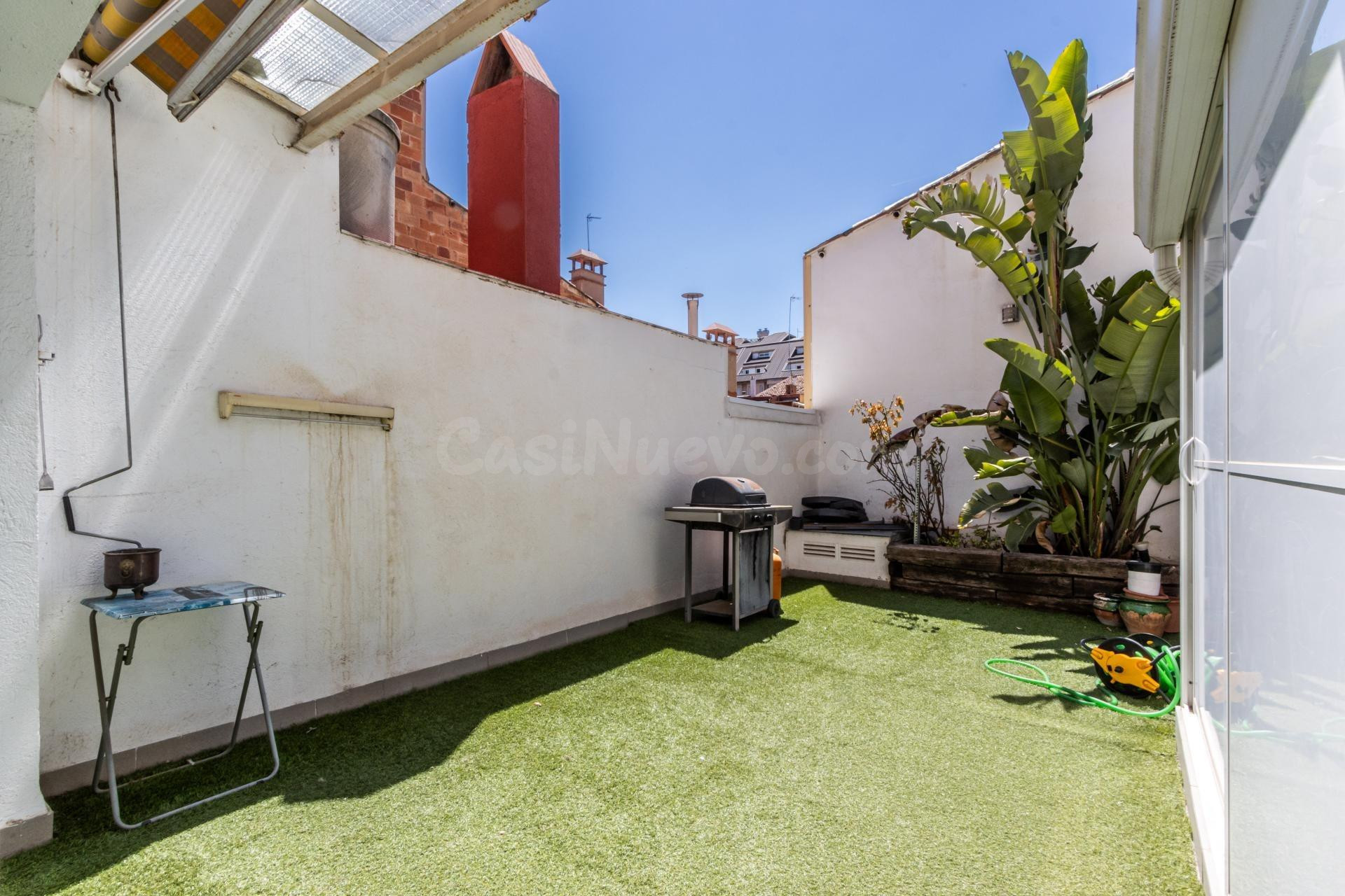 CASA EN EL CENTRO DE SABADELL CON GARAJE POR 2 COCHES Y TERRAZA