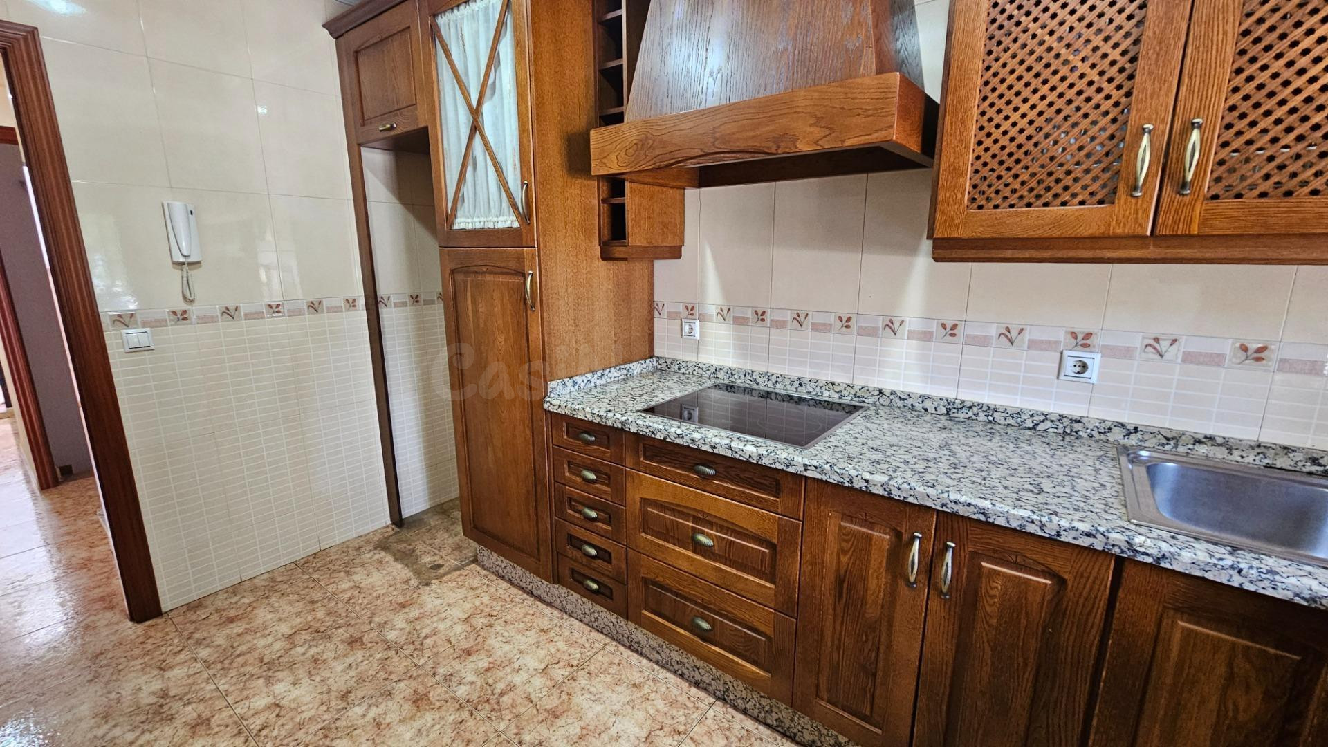 CAÑERO. Amplia Casa con cochera privada