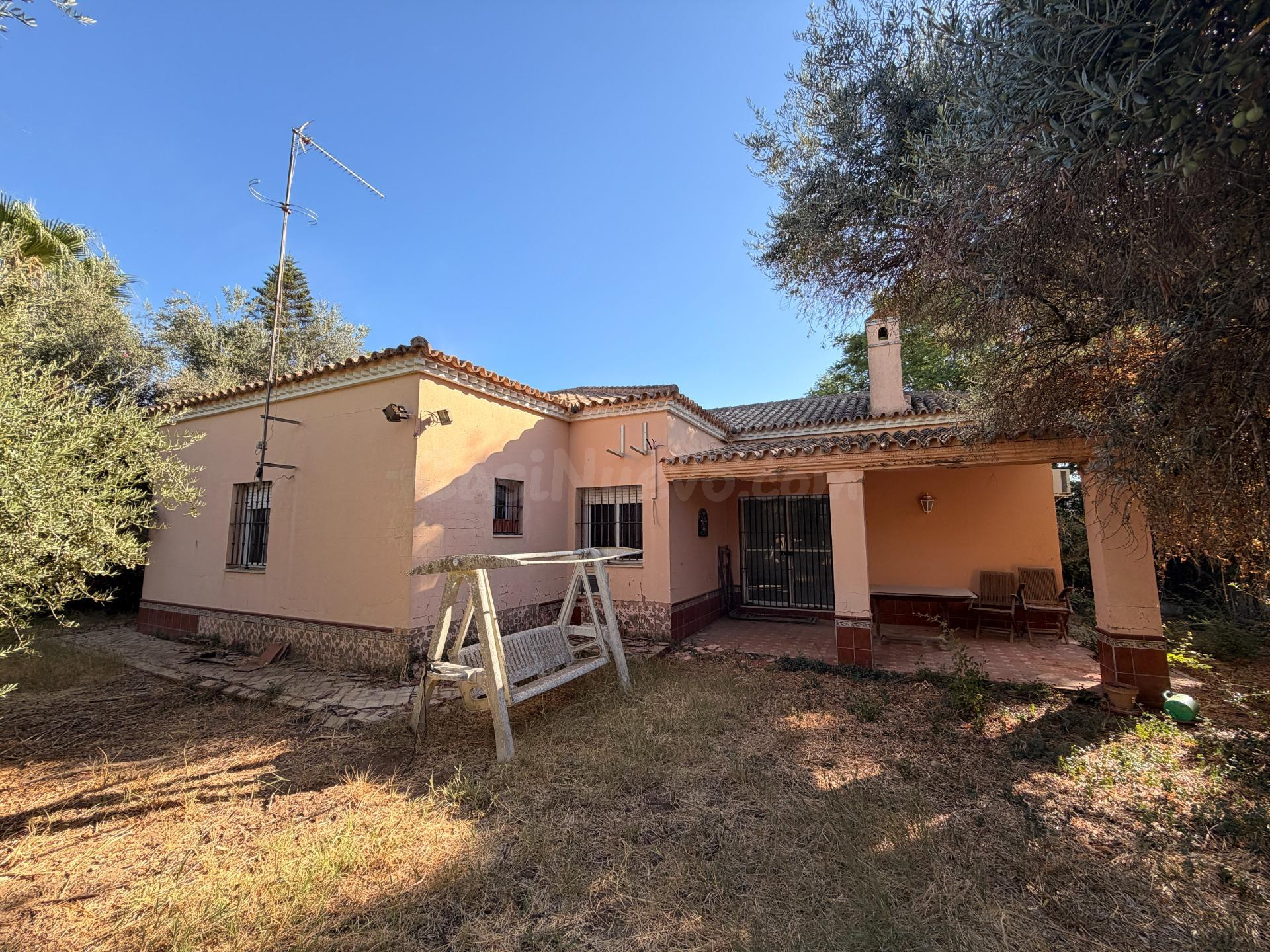 Chalet independiente en una sola planta con 940 m2 de parcela en Urb. El Capricho (Umbrete)