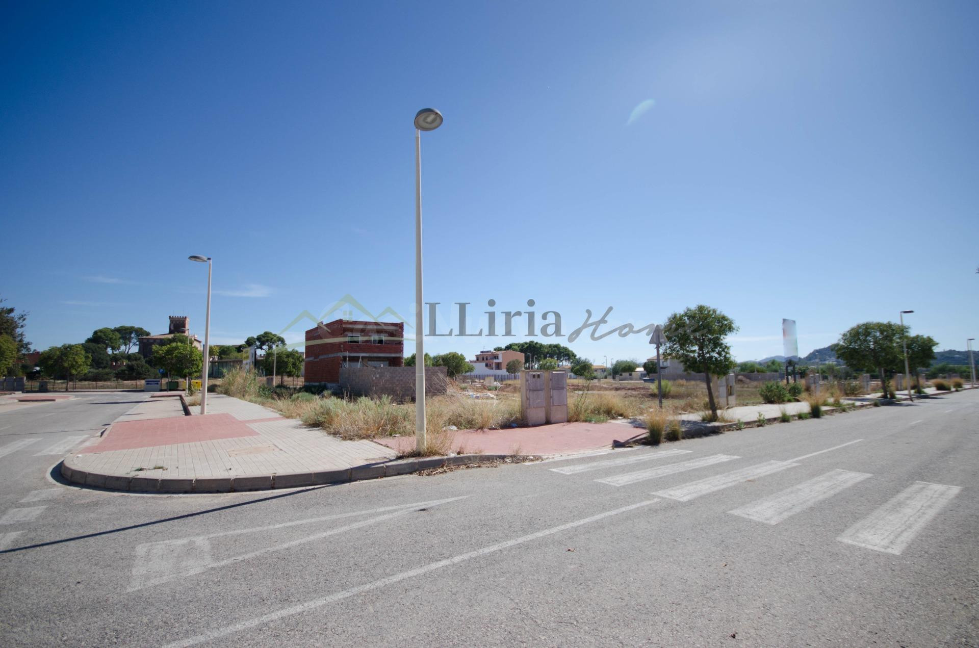Ref. 04400 - Solar con proyecto en Benisanó, zona Castillo, junto todos los servicios.