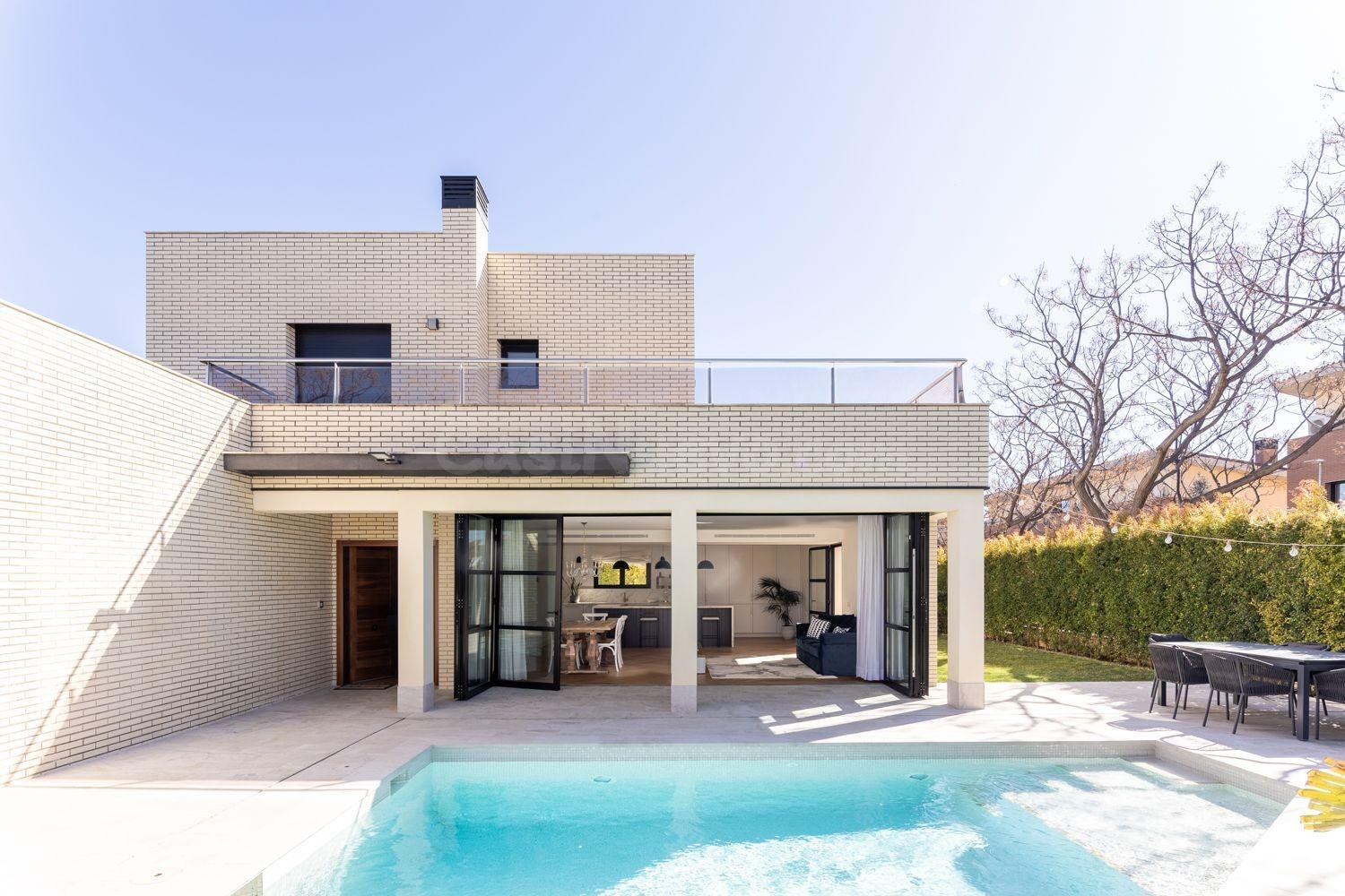 Exclusiva villa con piscina y jardín privado en Vilafortuny – Cambrils