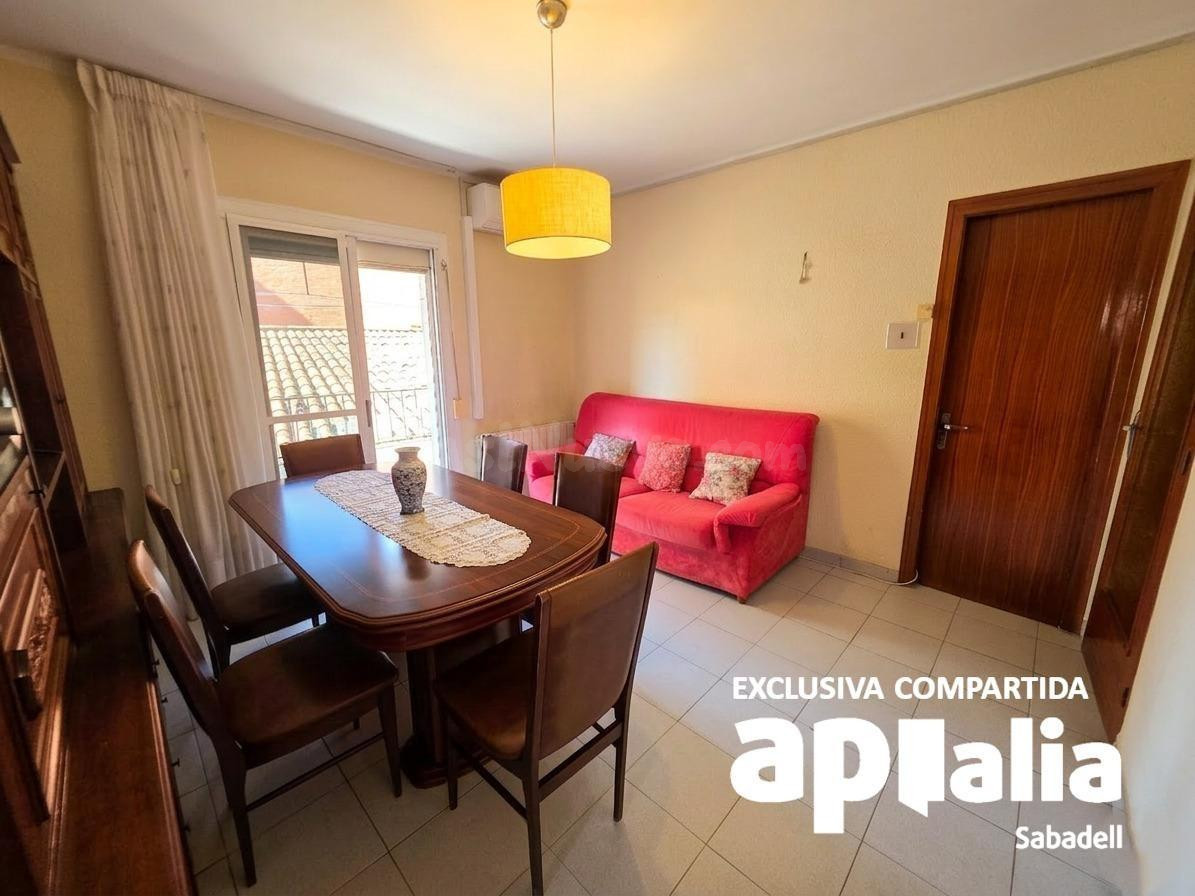 PISOS DE 3 habitaciones CON BALCON EN LA CREU DE BARBERÀ