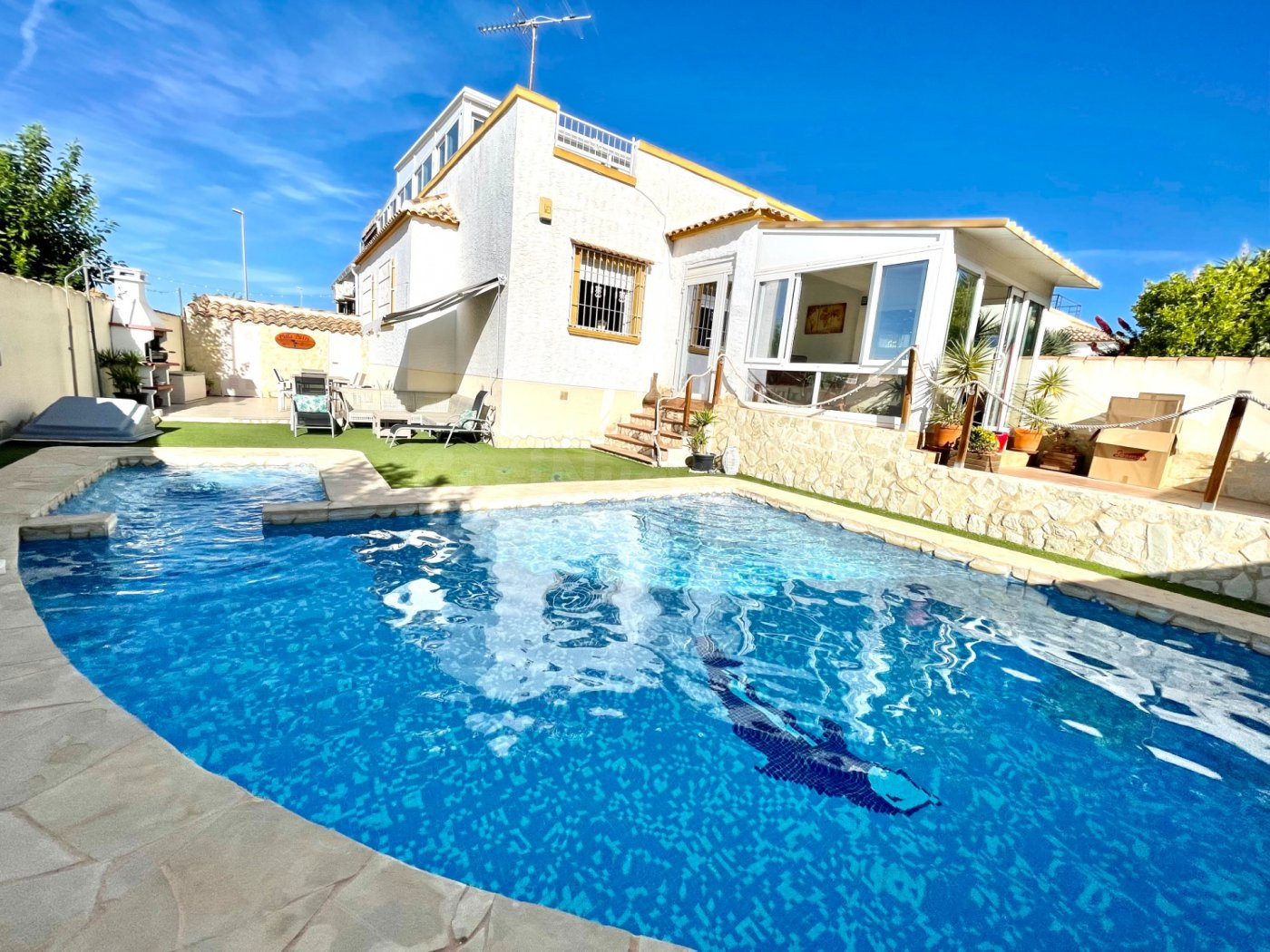 ESPECTACULAR CHALET TODO CON MUCHO ENCANTO, REFORMADO CON PISCINA, BARBACOA, SOLARIUM....!!!!!