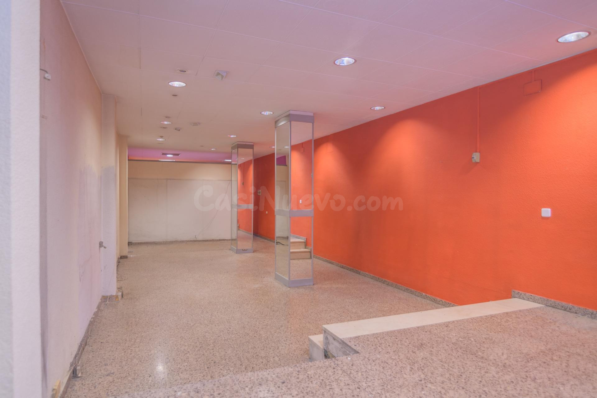 LOCAL COMERCIAL DE SEGONA MÀ EN BON ESTAT EN VENDA A MANRESA, ZONA PLAÇA CATALUNYA – CARRER LEPANT