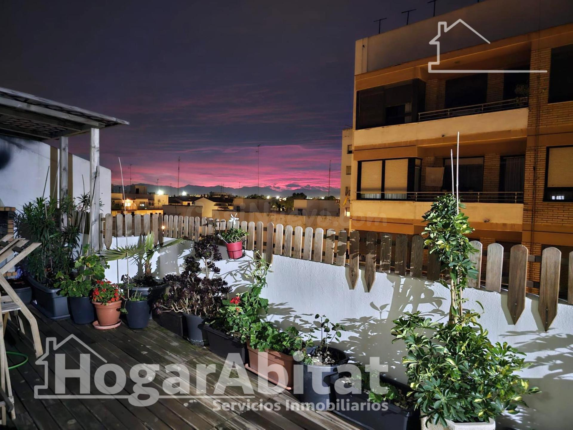 BONITO ÁTICO SEMINUEVO Y AMPLIO CON TRASTERO MUY CERCA DEL P - foto 2