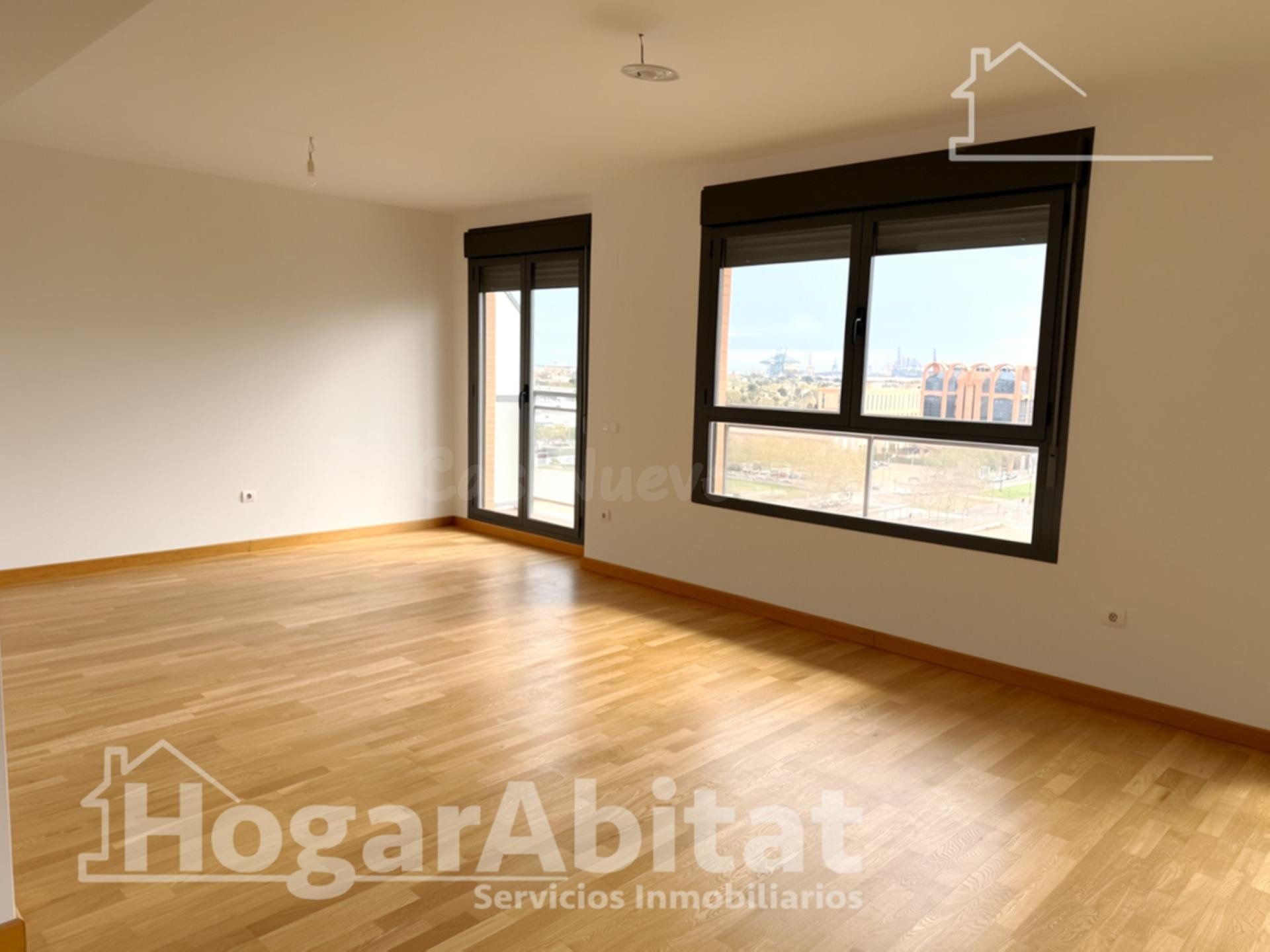 EN RESIDENCIA CON PISCINA Y GARAJE CERCA DE LA CIUDAD DE LAS ARTES Y LAS CIENCIAS