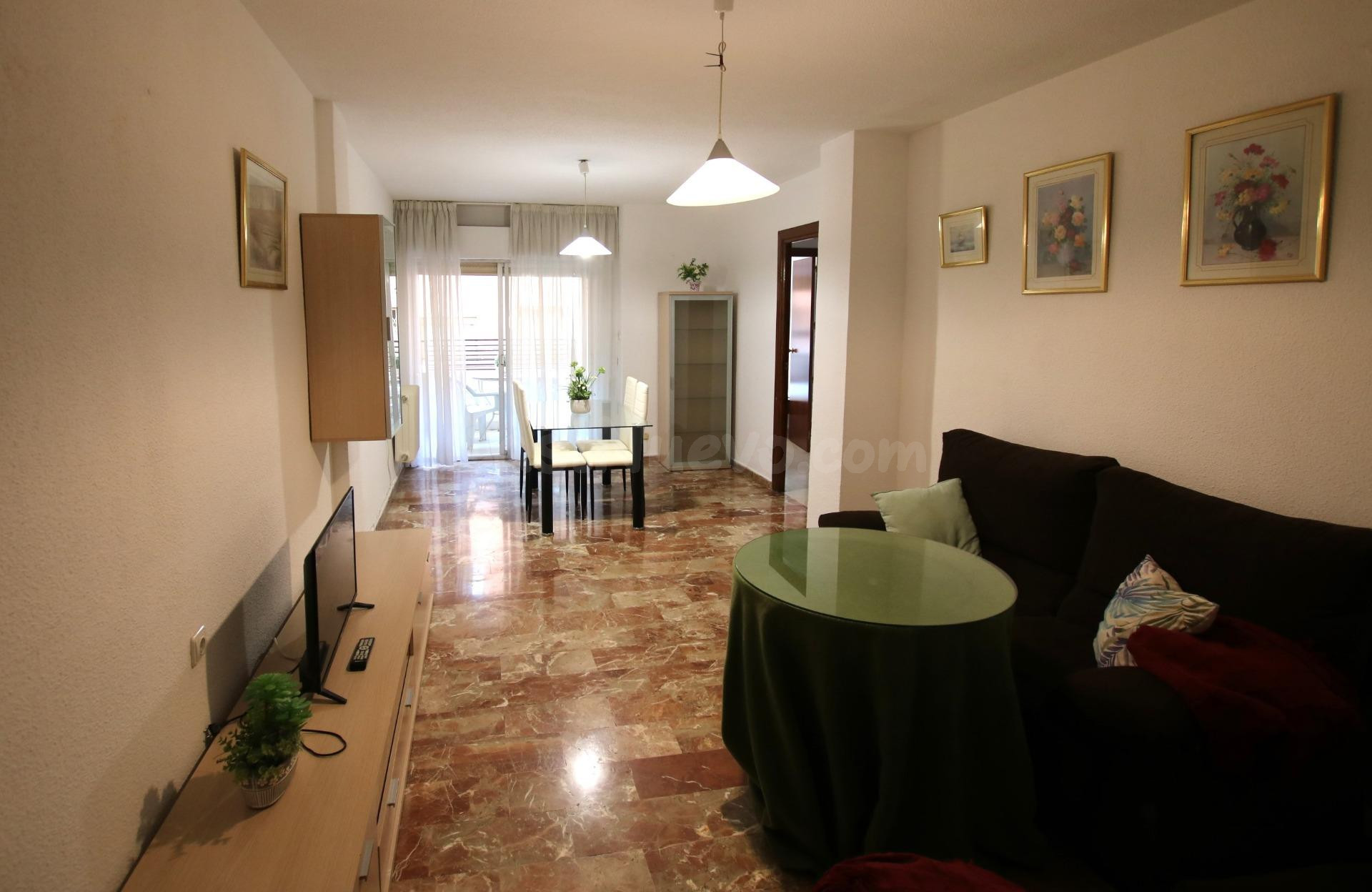 Traumatología (zona). Habitación en piso compartido de 4 dormitorios .2 baños. Estudiantes. Calefacción central