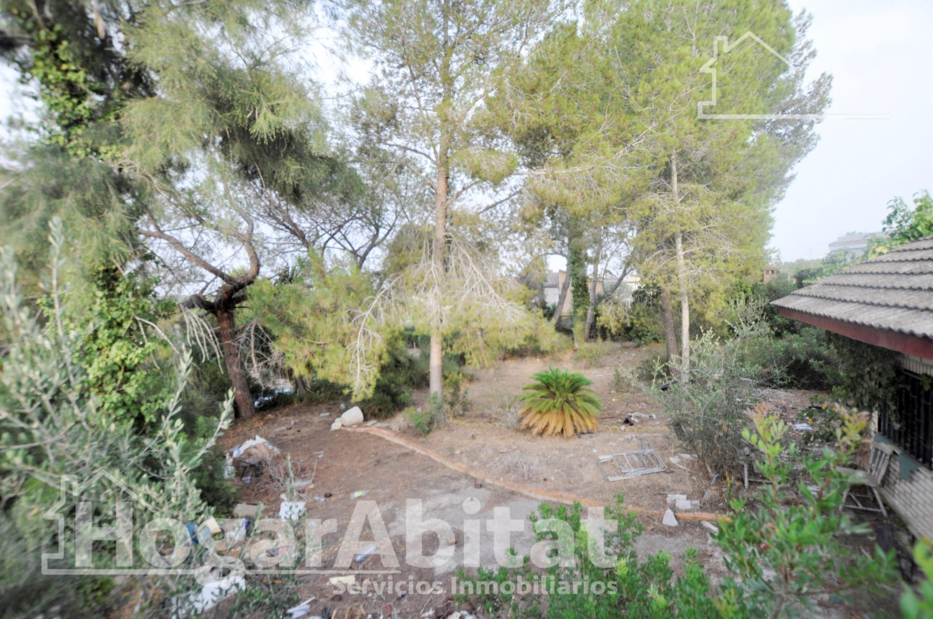 CHALET PARA REFORMAR CON PISCINA, GARAJE Y TERRAZA