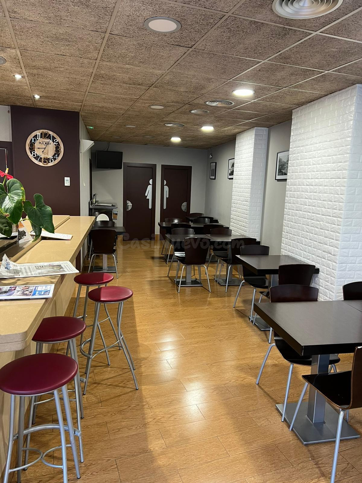 A Sant Fruitós de Bages. Lloguem bar- restaurant totalment equipat.