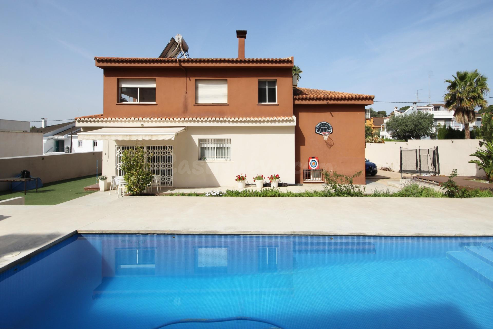 Espectacular chalet independiente con piscina en Colonia Blanca, El Vedat de Torrent