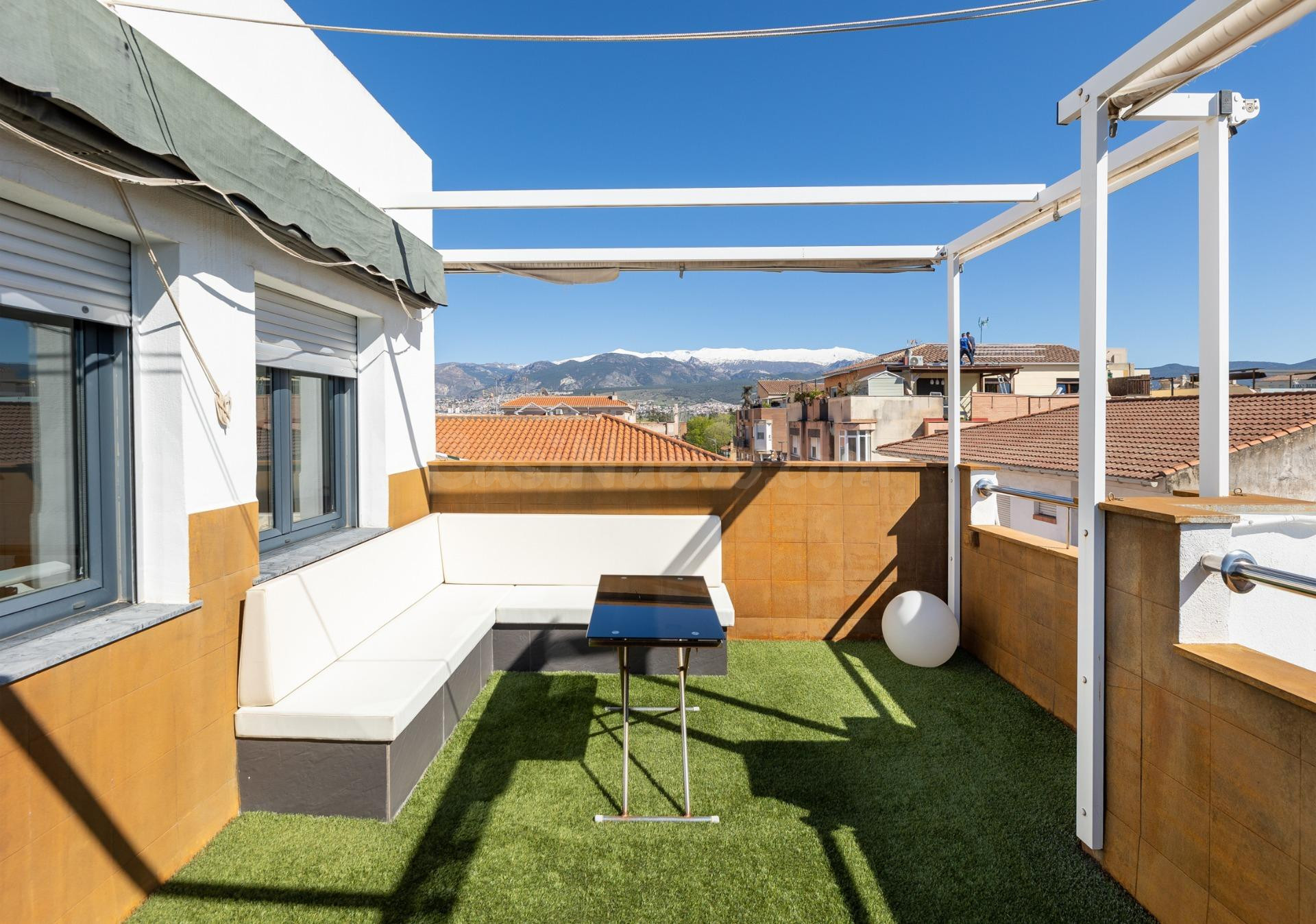 Venta de casa con calidades de lujo en Armilla (Granada)