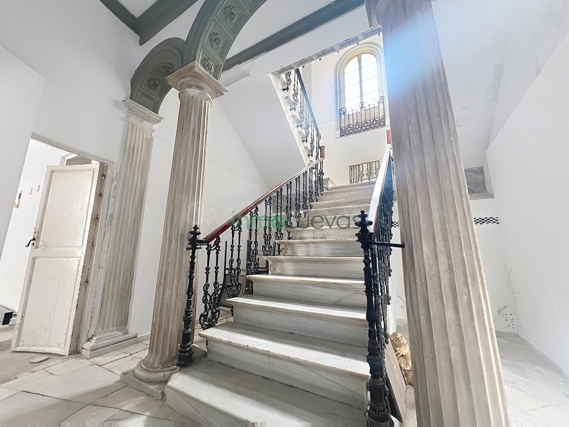CASA SEÑORIAL CON ENCANTO Y GRANDES POSIBILIDADES EN PLENO CENTRO DE CUEVAS DEL ALMANZORA