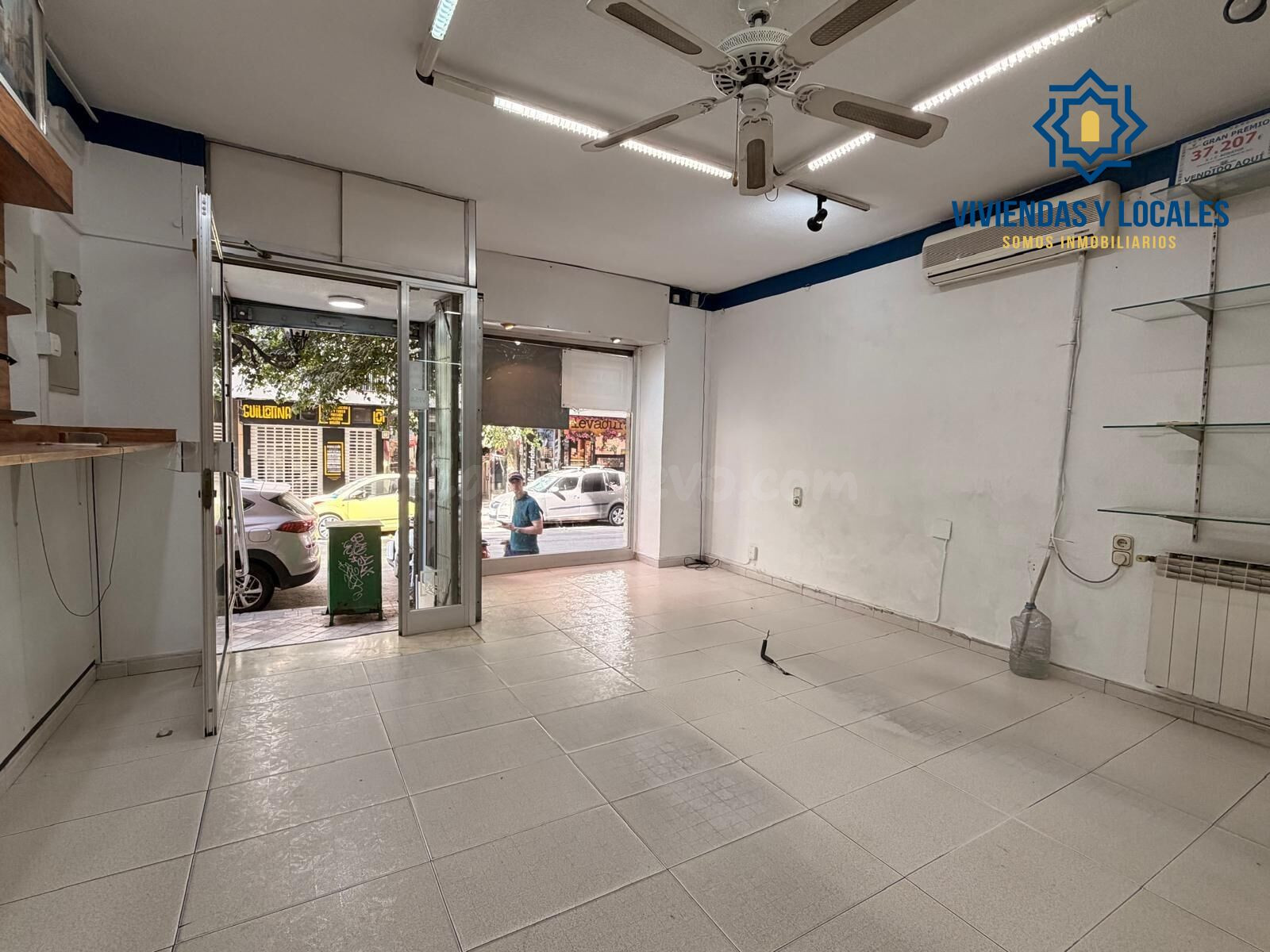 Local comercial en Carril del Picón, centro de Granada. Zona comercial de alto tránsito