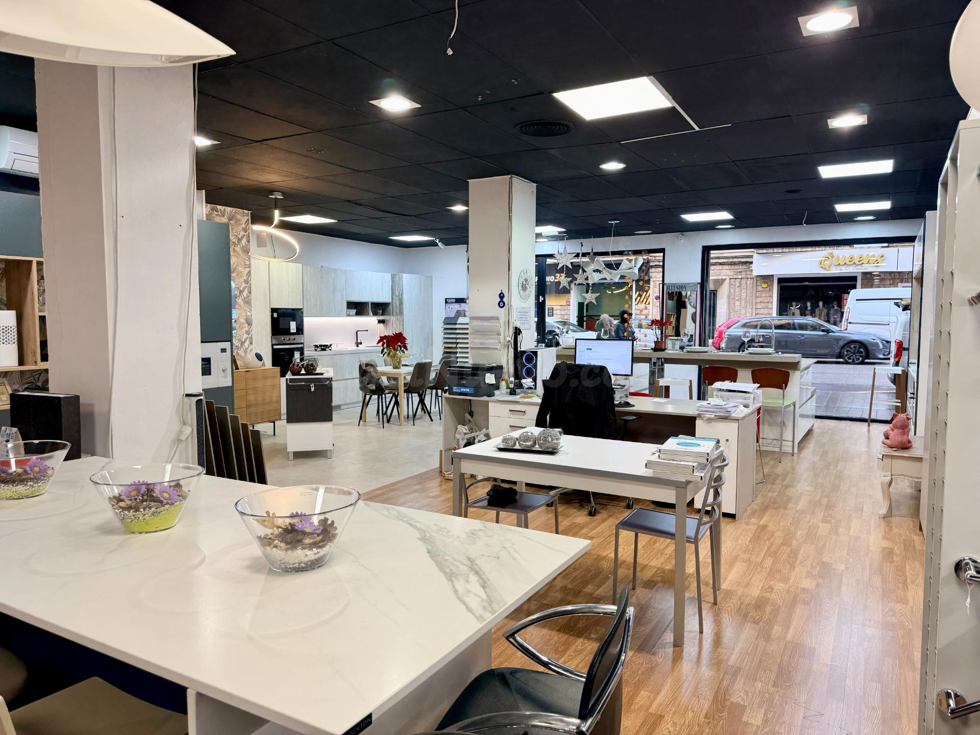 TRASPASO DE NEGOCIO CONSOLIDADO – EXPOSICIÓN Y VENTA DE COCINAS-BAÑOS EN PALMA