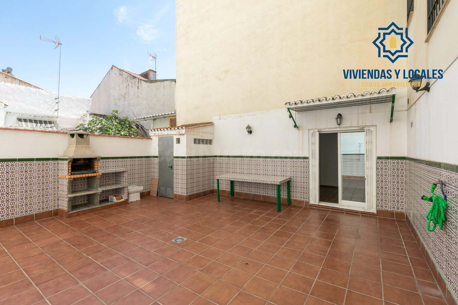 PISO EN VENTA EN ARMILLA CENTRO | 2 DORMITORIOS | GRAN PATIO PRIVADO DE 46 M2
