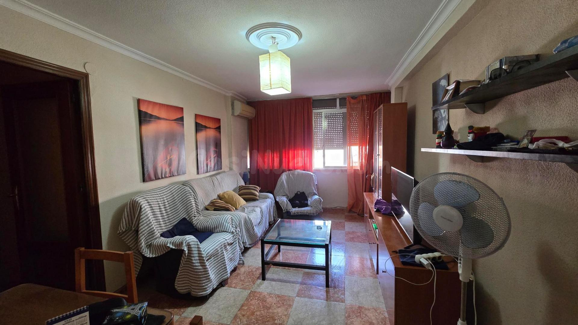 Piso reformado con 3 dormitorios y 1 baño junto a Carlos III!!!