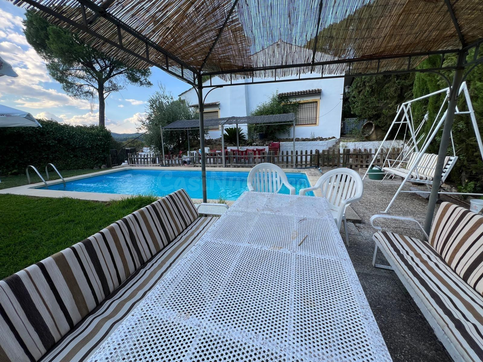 Espectacular Chalet con piscina y vistas panorámicas a la Sierra