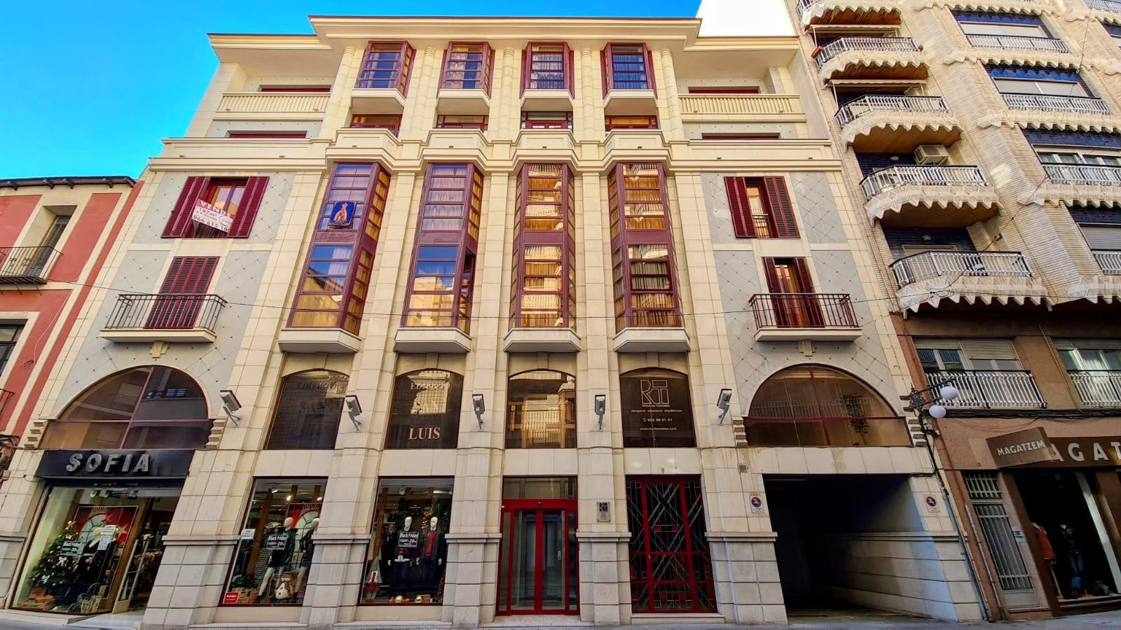 EXCLUSIVO LOCAL COMERCIAL EN VENTA O ALQUILER EN PLENO CENTRO DE ELCHE – ZONA CORREDERA