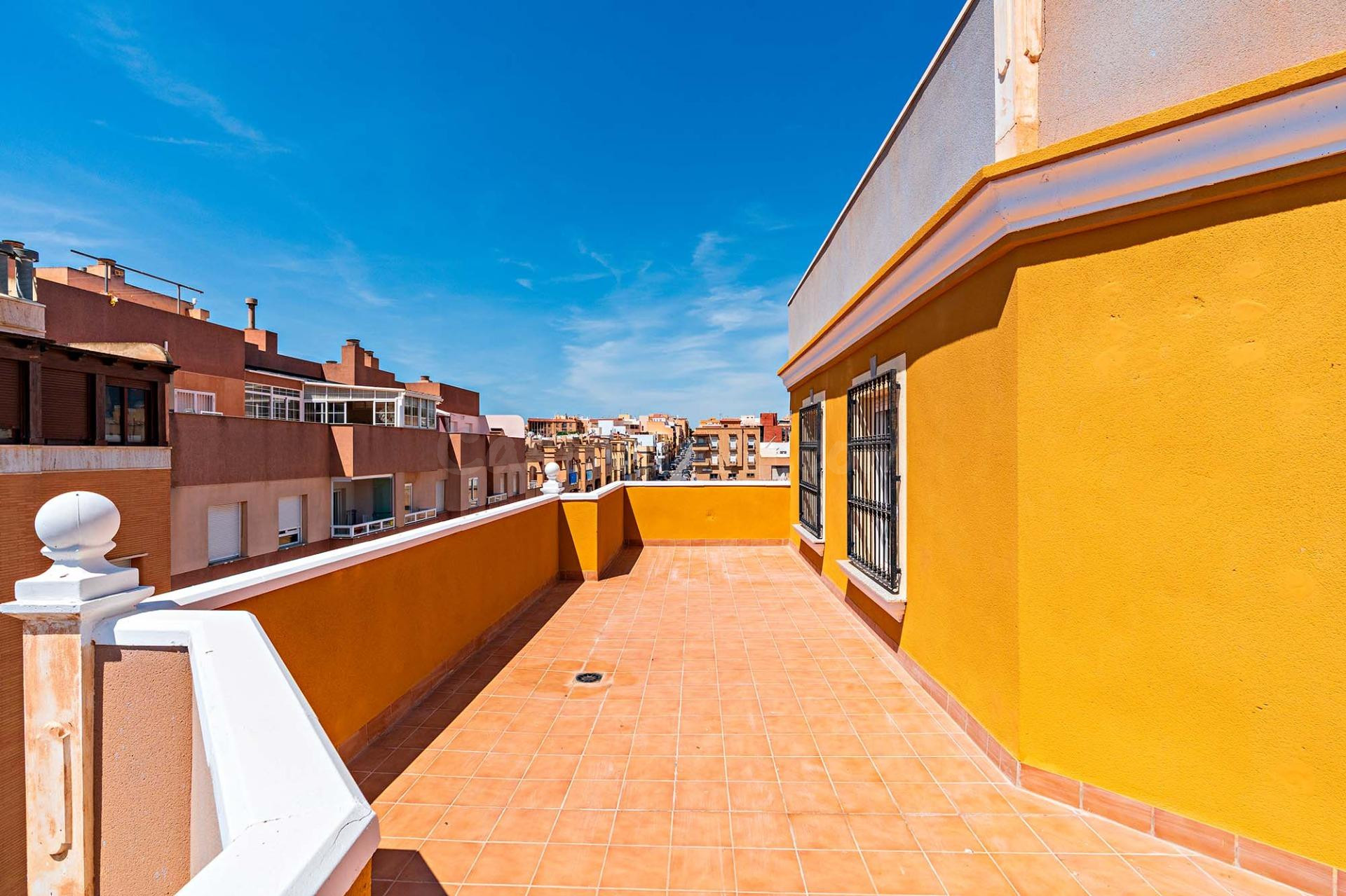 ÁTICO EN EL EJIDO, CON UNA TERRAZA DE ENSUEÑO - foto 4