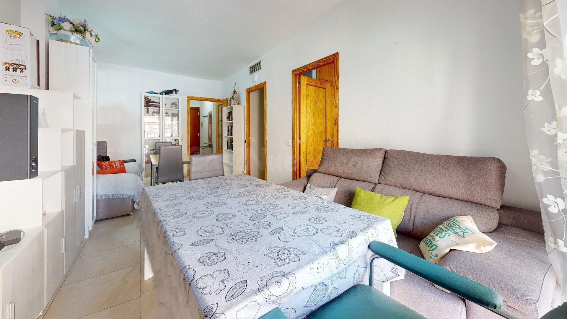 Piso con 3 dormitorios, 2 baños y terraza en Medina Azahara !!!