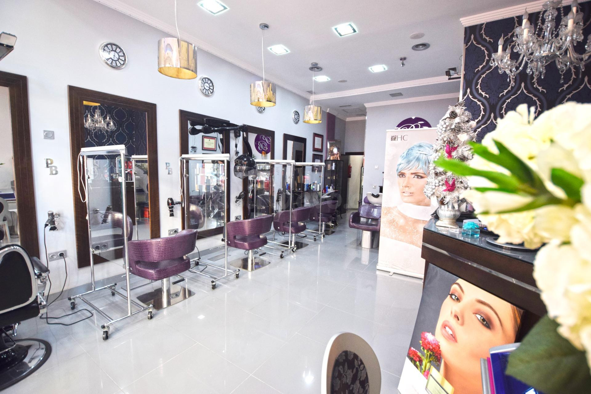 OPORTUNIDAD DE TRASPASO EN ALMERIMAR – PELUQUERÍA Y ESTETICA EN FUNCIONAMIENTO