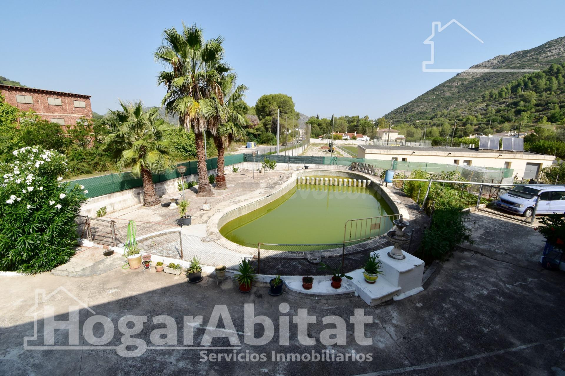 CHALET CON 17 DORMITORIOS, PISCINA, GARAJE, JARDÍN Y BARBACOA
