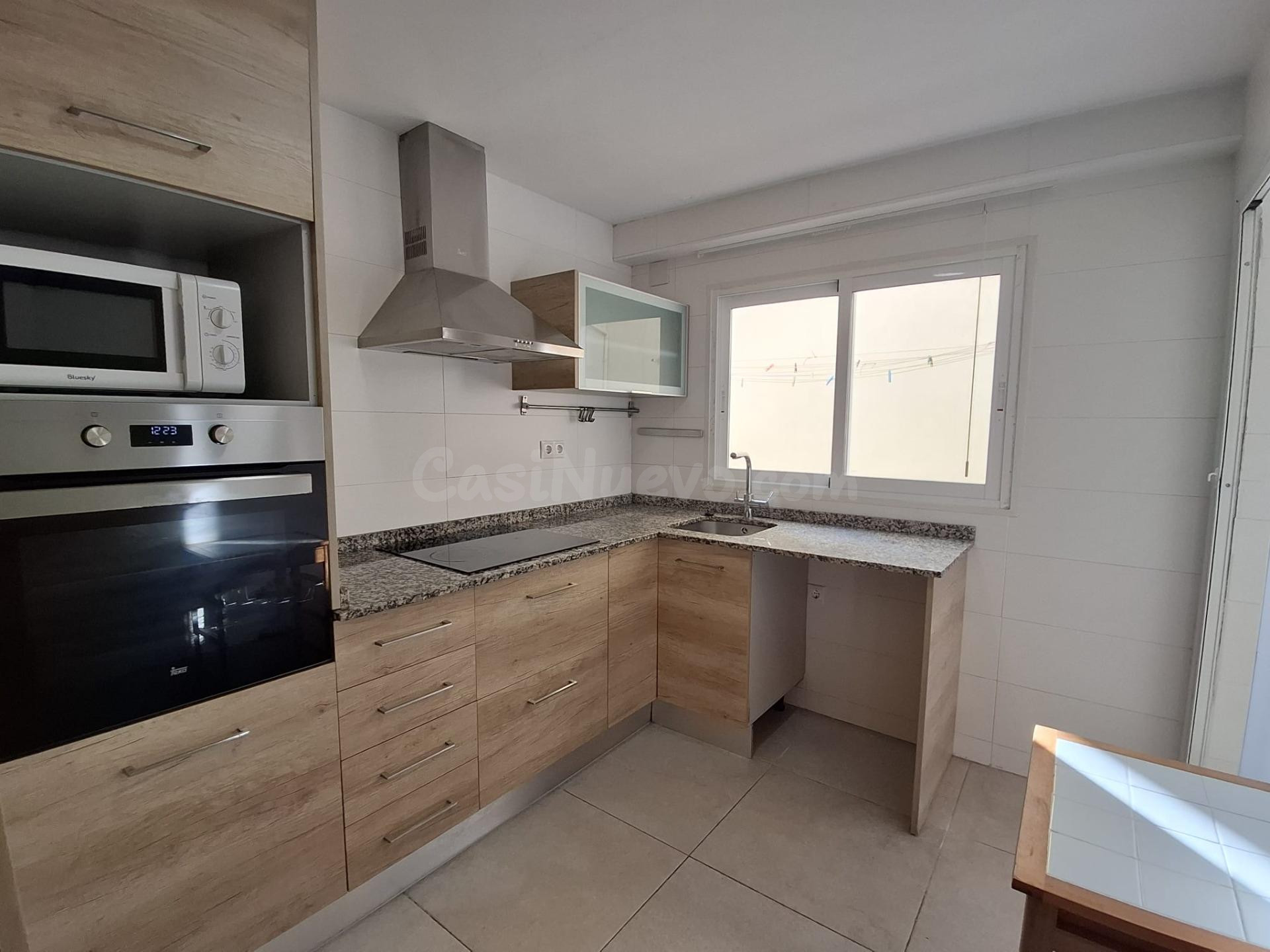 SE VENDE PISO LUMINOSO DE 2 DORMITORIOS CERCA DE MONTEMAR - ALICANTE
