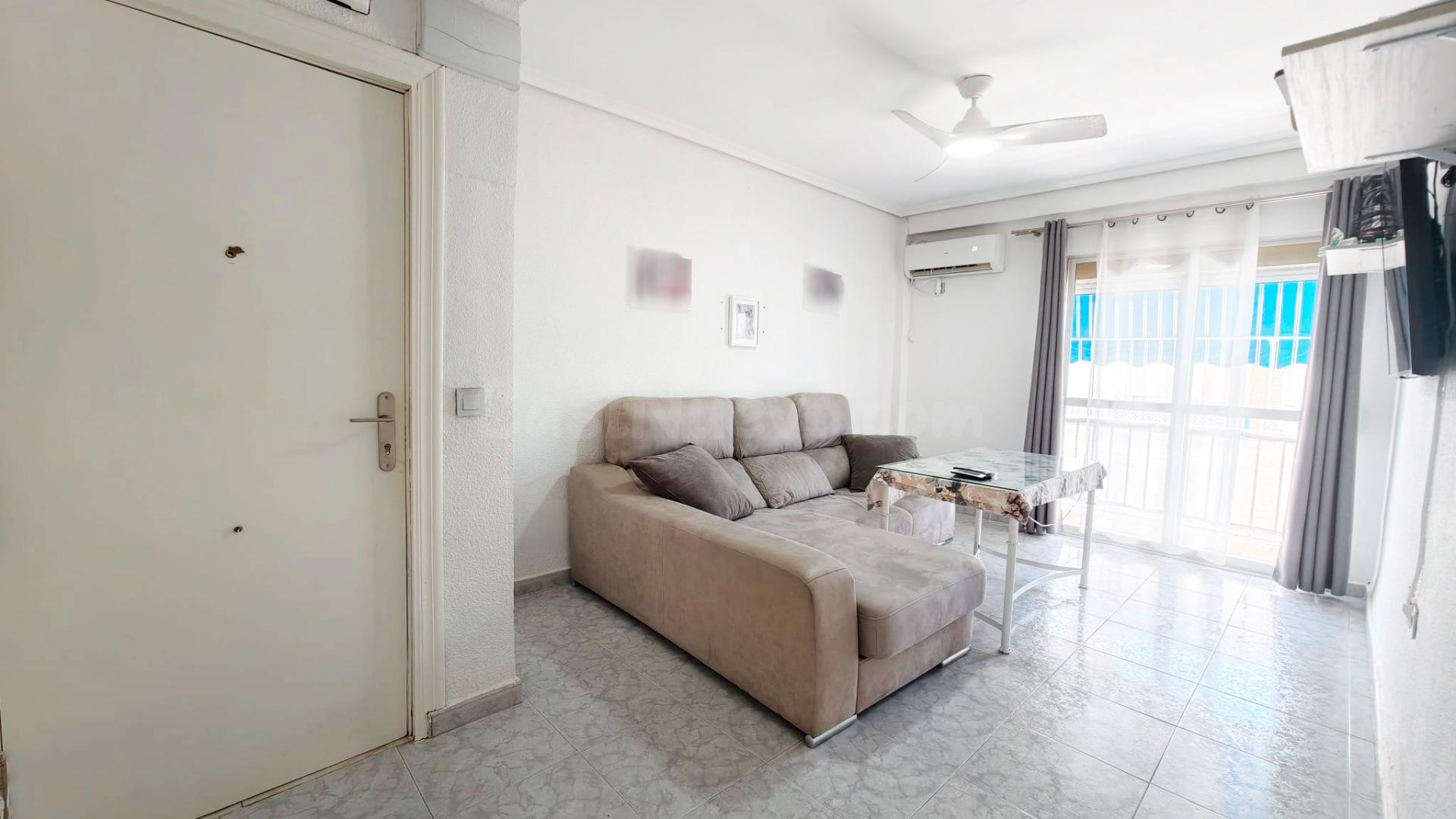 ¡¡ PISO CON TERRAZA EN LA ZONA DE SAGUNTO, TOTALMENTE EXTERIOR, TERCERA PLANTA REAL!!