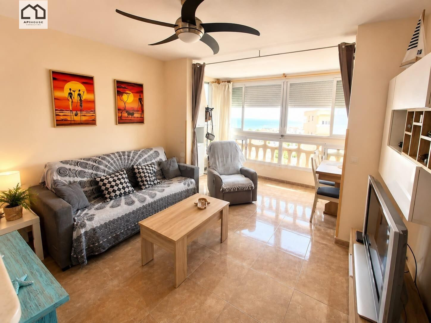 Apartamento reformado con vistas al mar y a las salinas de La Mata. PRECIO DE VENTA: 165.000€