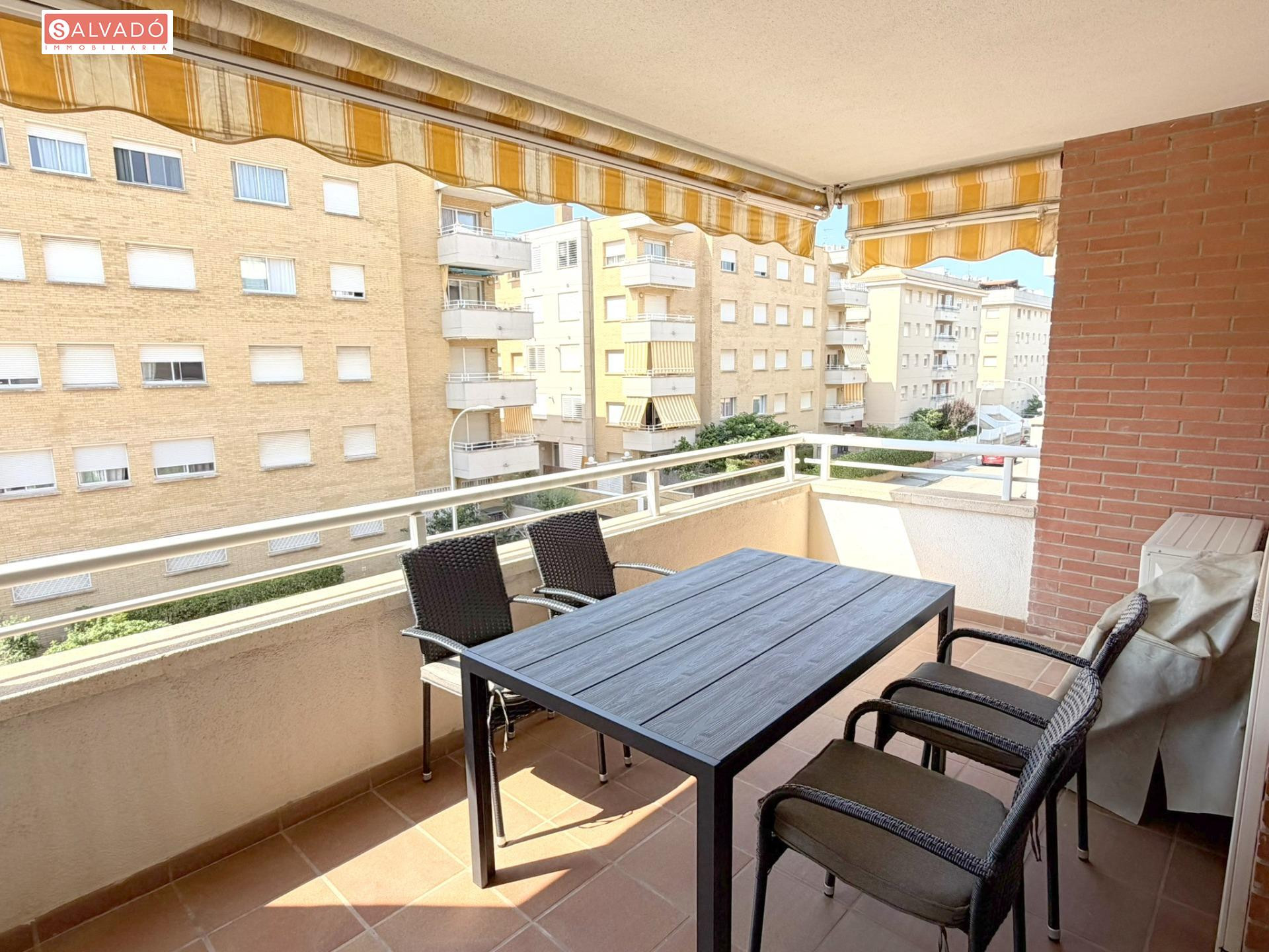¡EXCLUSIVO PISO A 130 METROS DEL MAR CON PISCINA, PARKING Y VISTAS AL MEDITERRÁNEO!