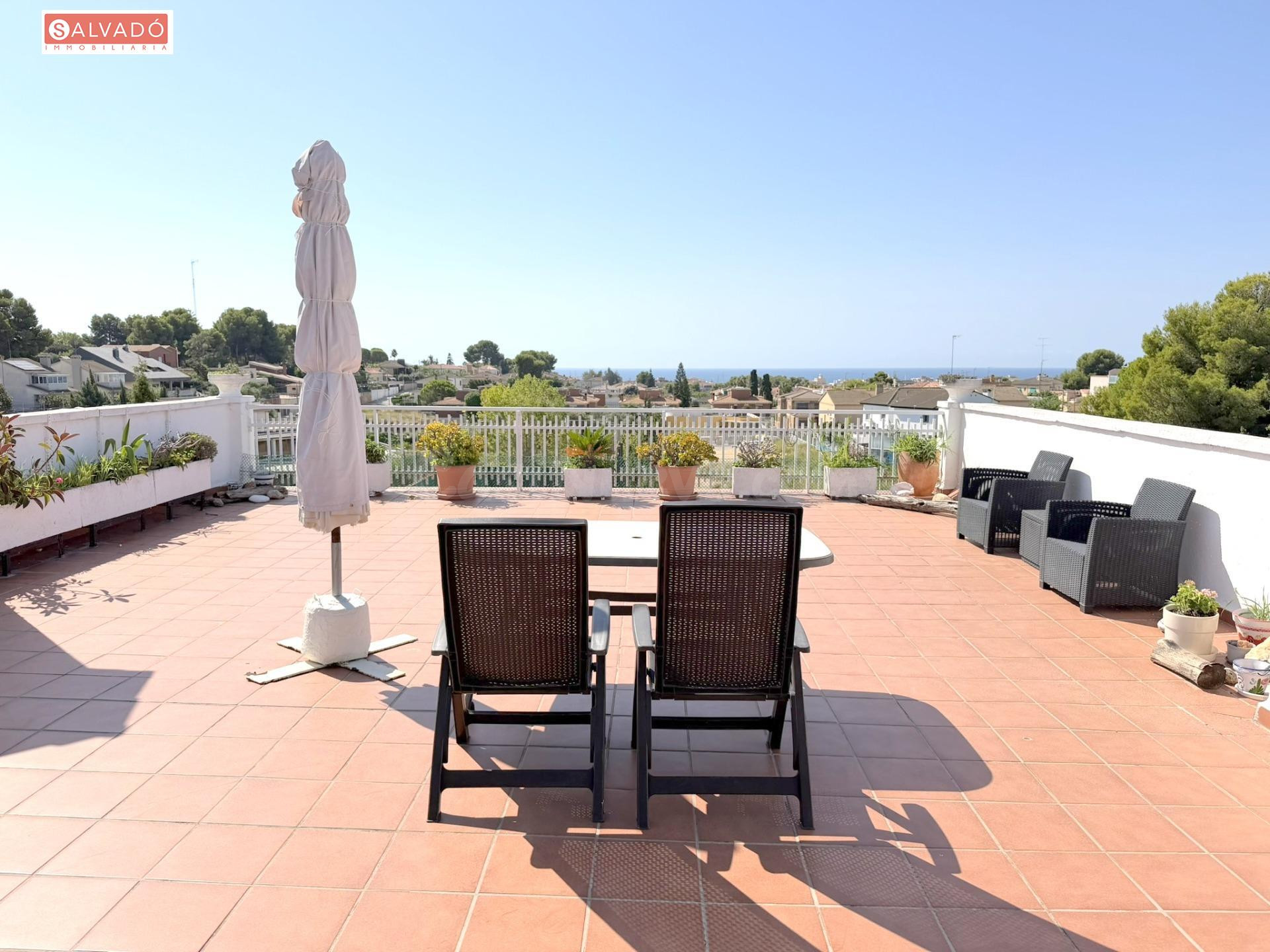 ¡ÁTICO ESPECTACULAR TOTALMENTE REFORMADO Y VISTAS PANORÁMICAS AL MAR EN SEGUR DE CALAFELL!