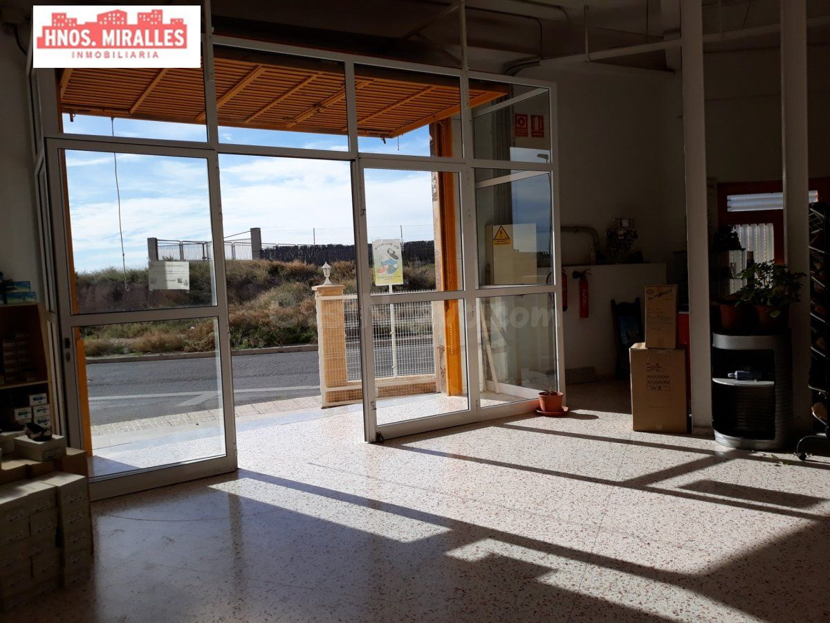 Se vende Nave de EXPOSICION en 3 plantas  Poligono Industrial Carrus