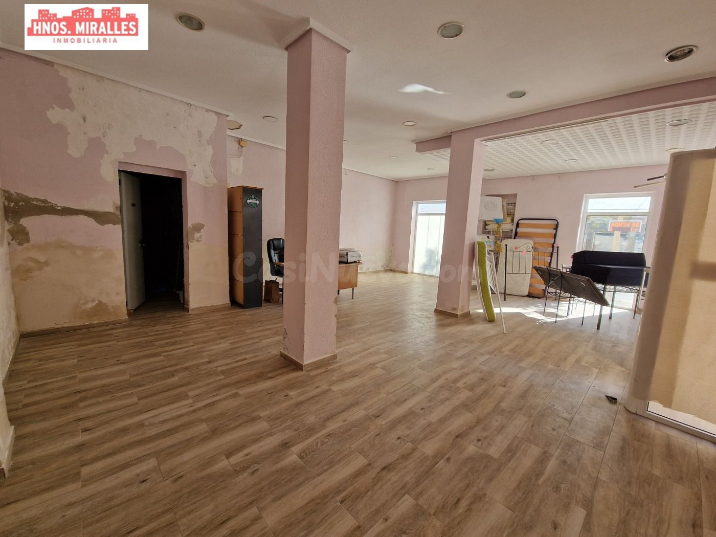 ¡¡ INTERESANTE LOCAL DE ESQUINA IDEAL PARA CUALQUIER TIPO DE NEGOCIO !!