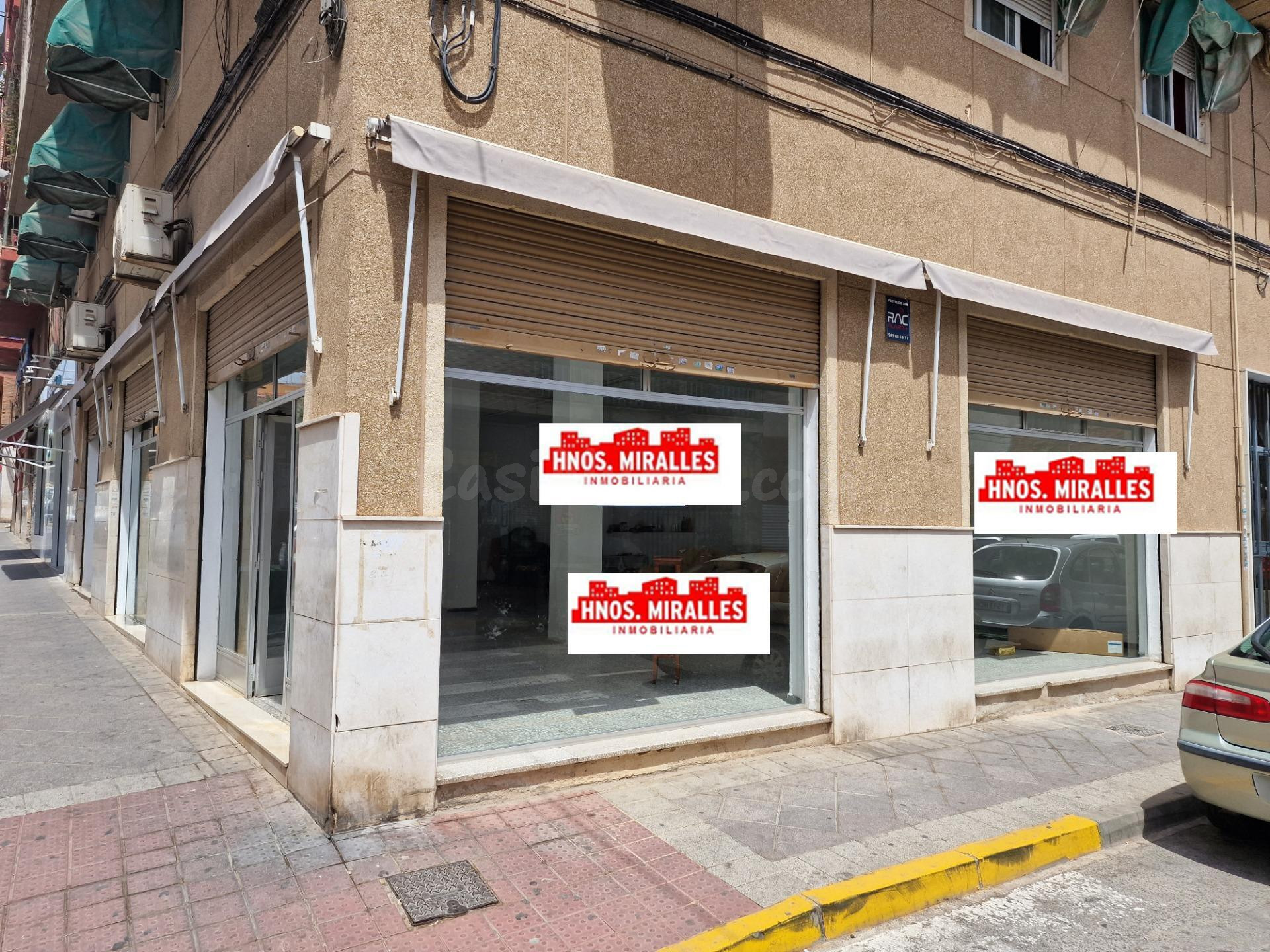 ¡¡ INTERESANTE LOCAL COMERCIAL DE ESQUINA CON CINCO ESCAPARATES CON LAS PUERTAS  AUTOMÁTICAS .!!