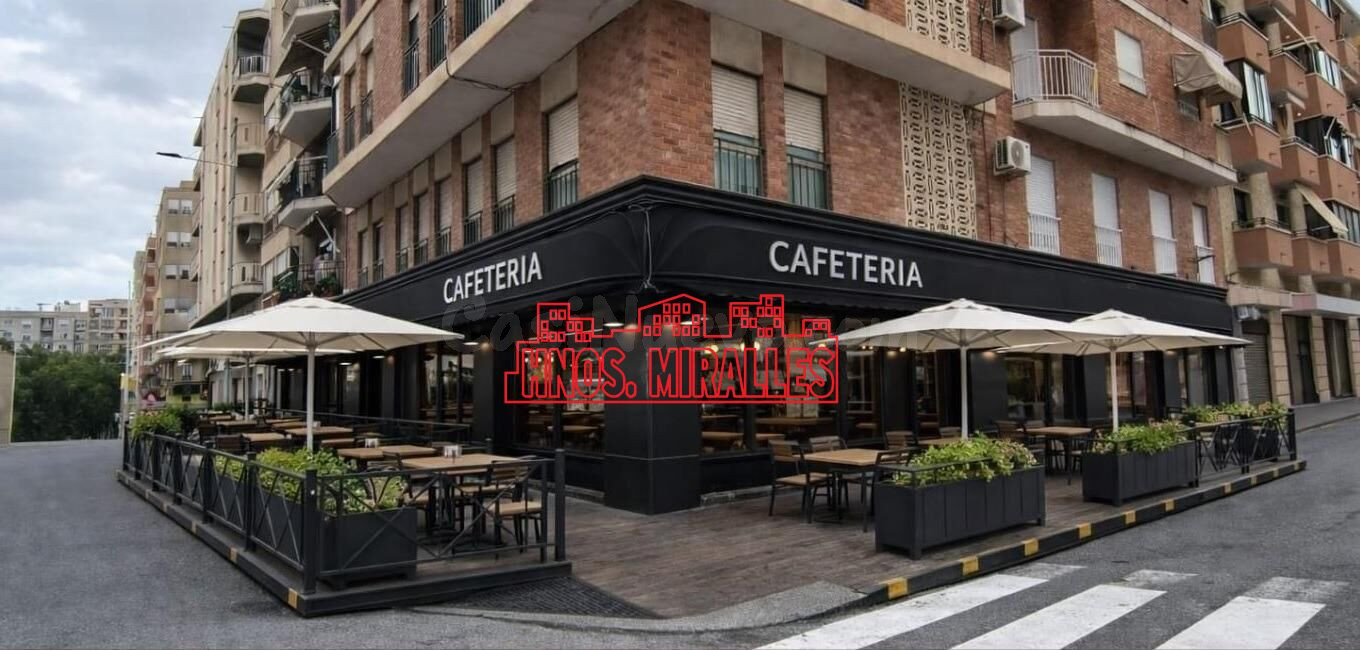 SE VENDE  LOCAL  CON TRASPASO DE CARNICERIA CHARCUTERIA EN PLENO FUNCIONAMIENTO