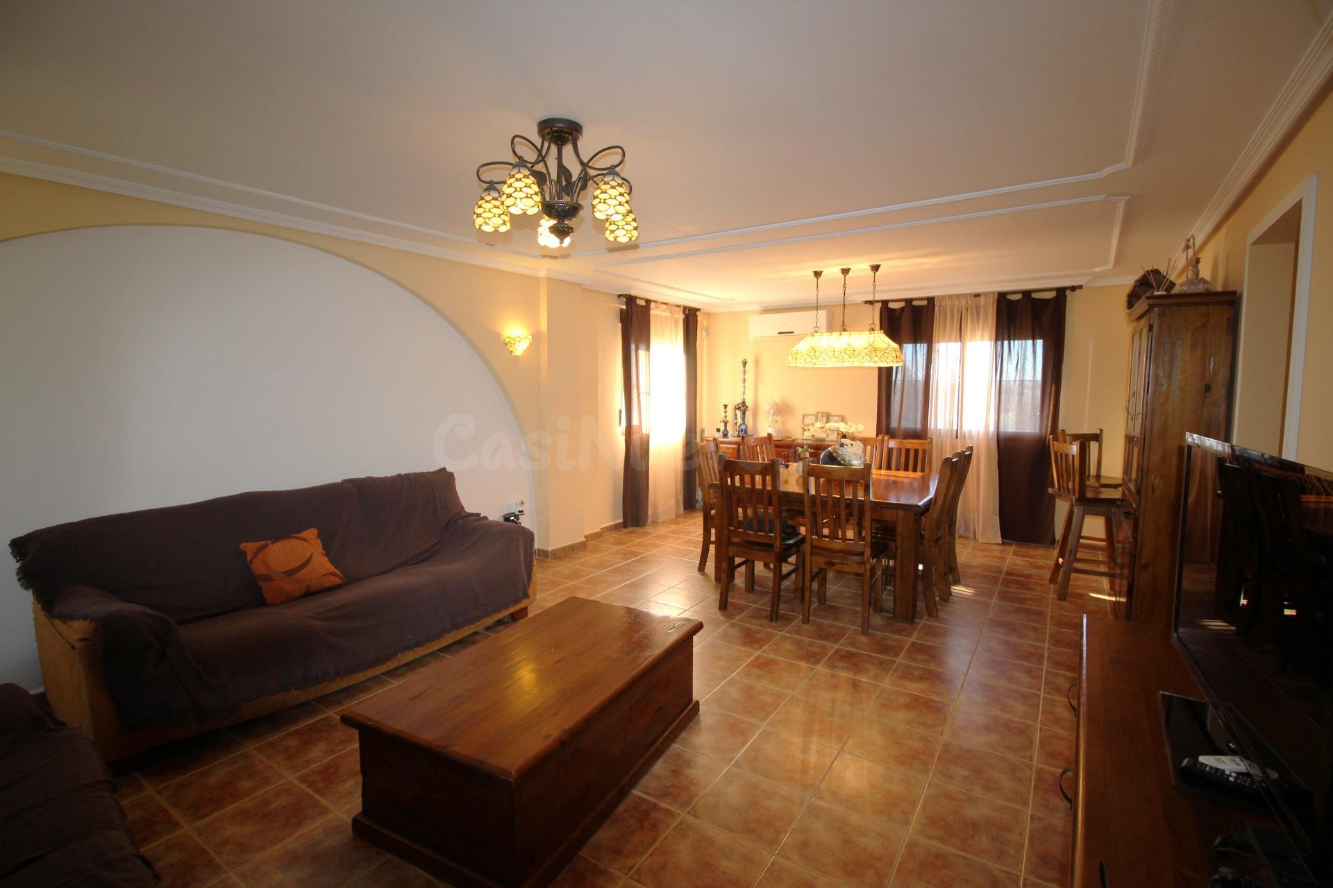 Exclusivo Chalet Independiente con Amplia Parcela de Oportunidades