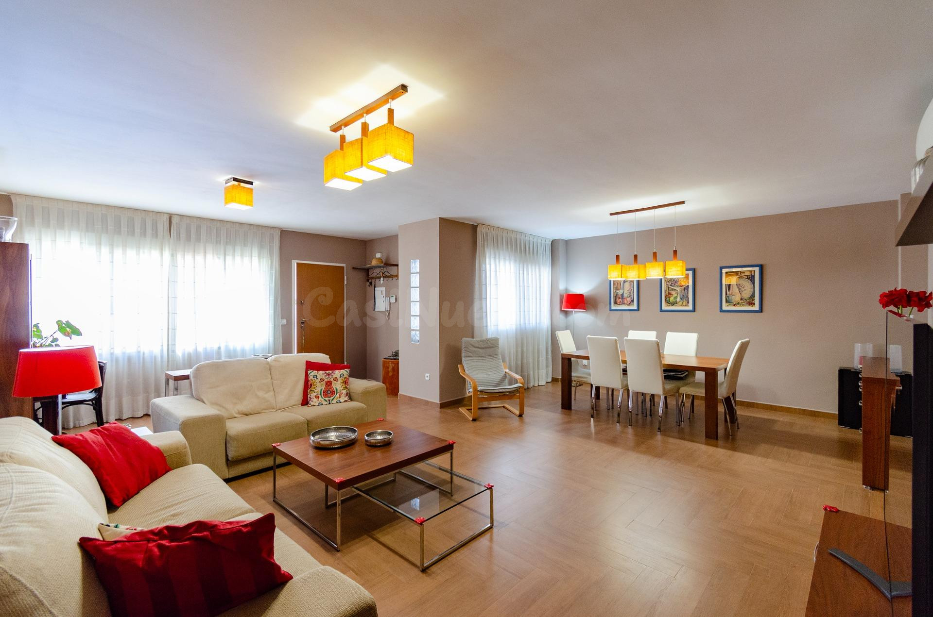 Roche, a sólo unos minutos de Cartagena, chalet adosado con piscina y parcela.