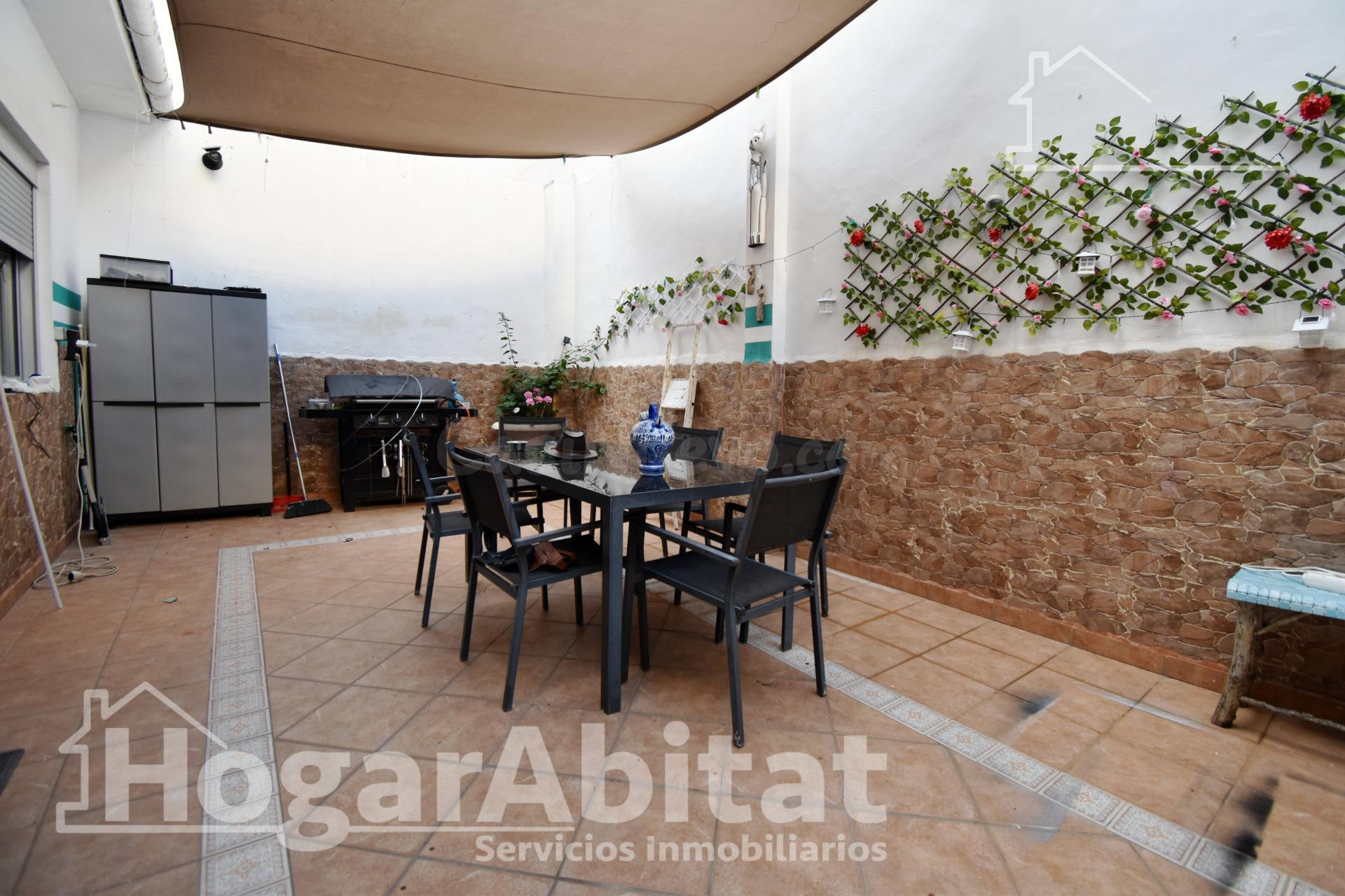 MUY AMPLIO CON 5 DORMITORIOS Y TERRAZA EN CENTRO