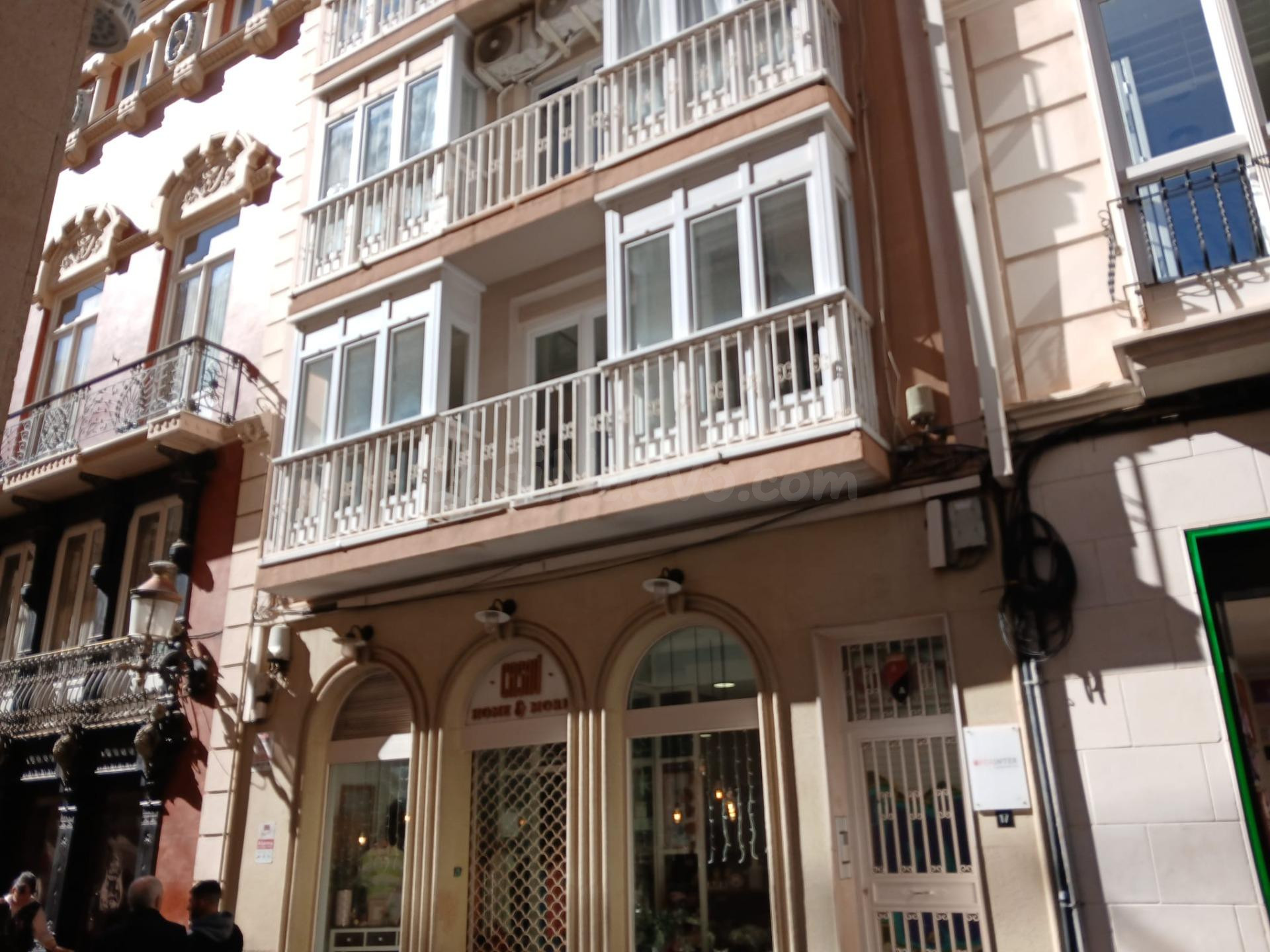 CARTAGENA- CALLE MAYOR ¿Quieres ubicar tu negocio en un lugar estratégico y lleno de encanto histórico?