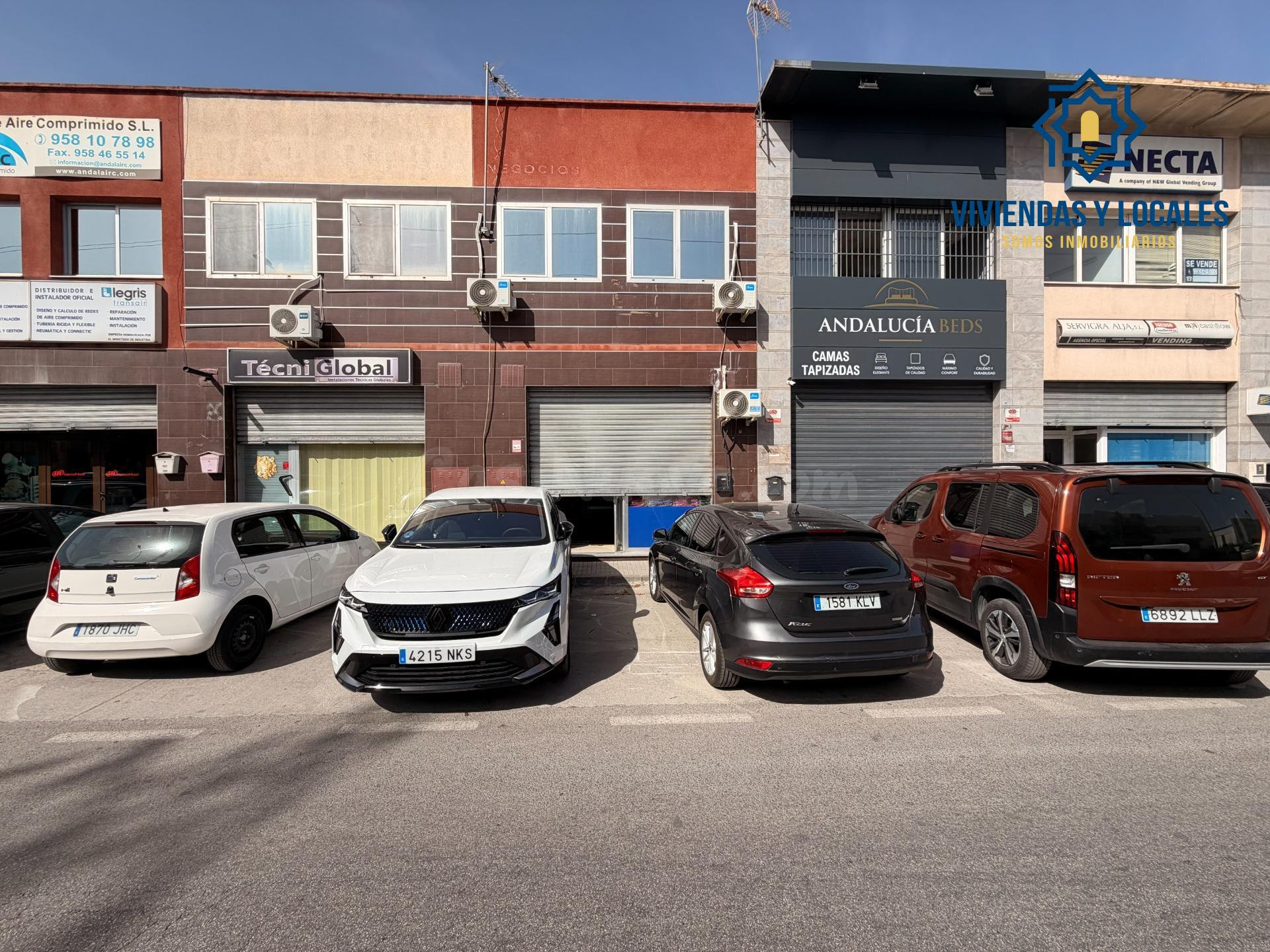 Se alquila local nave en perfecto estado en Polígono Juncaril, calle Loja.