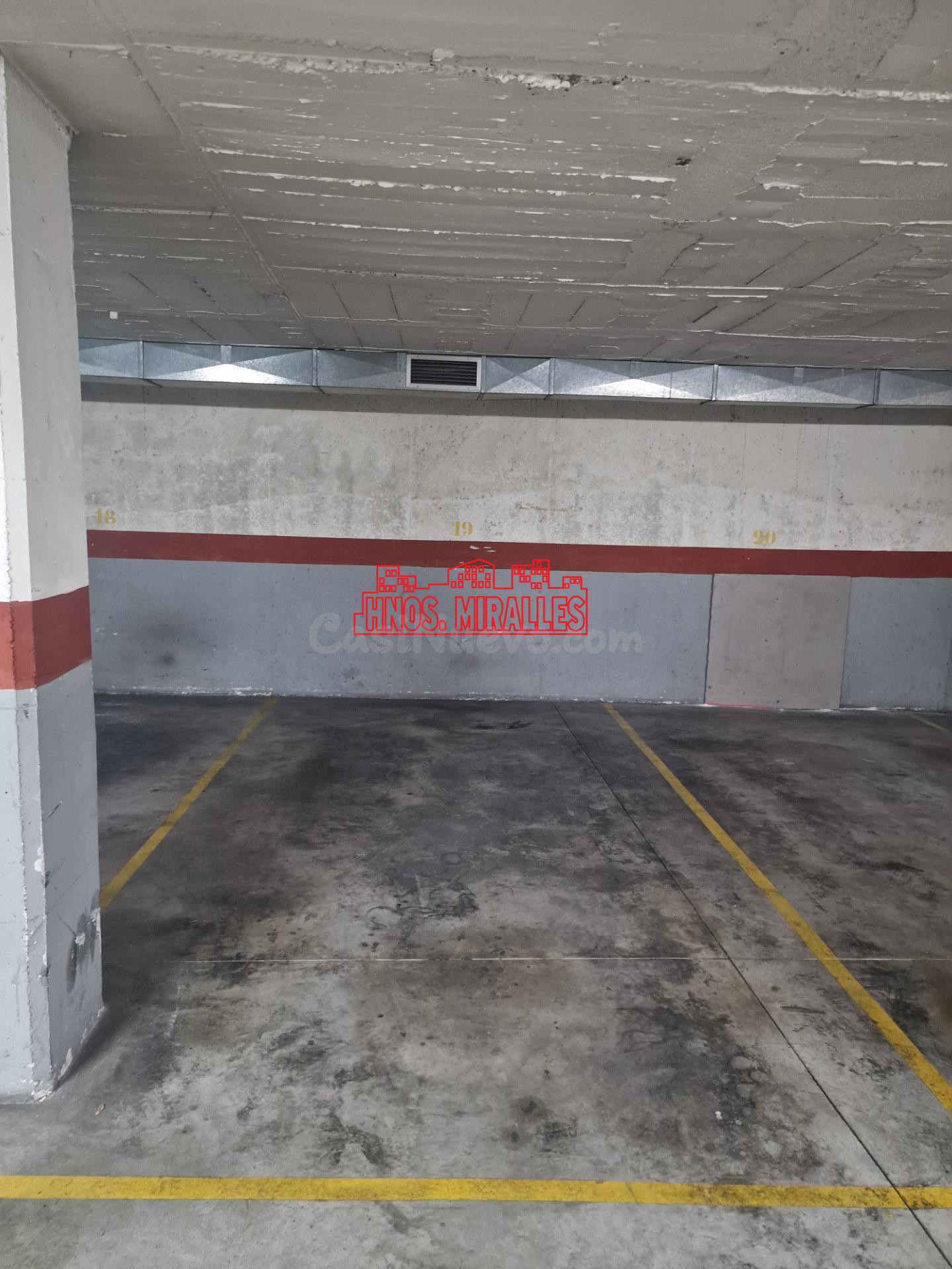 VARIAS PLAZAS DE GARAJES DISPONIBLES MUY BIEN UBICADAS CON SU FÁCIL ACCESO POR RAMPA.