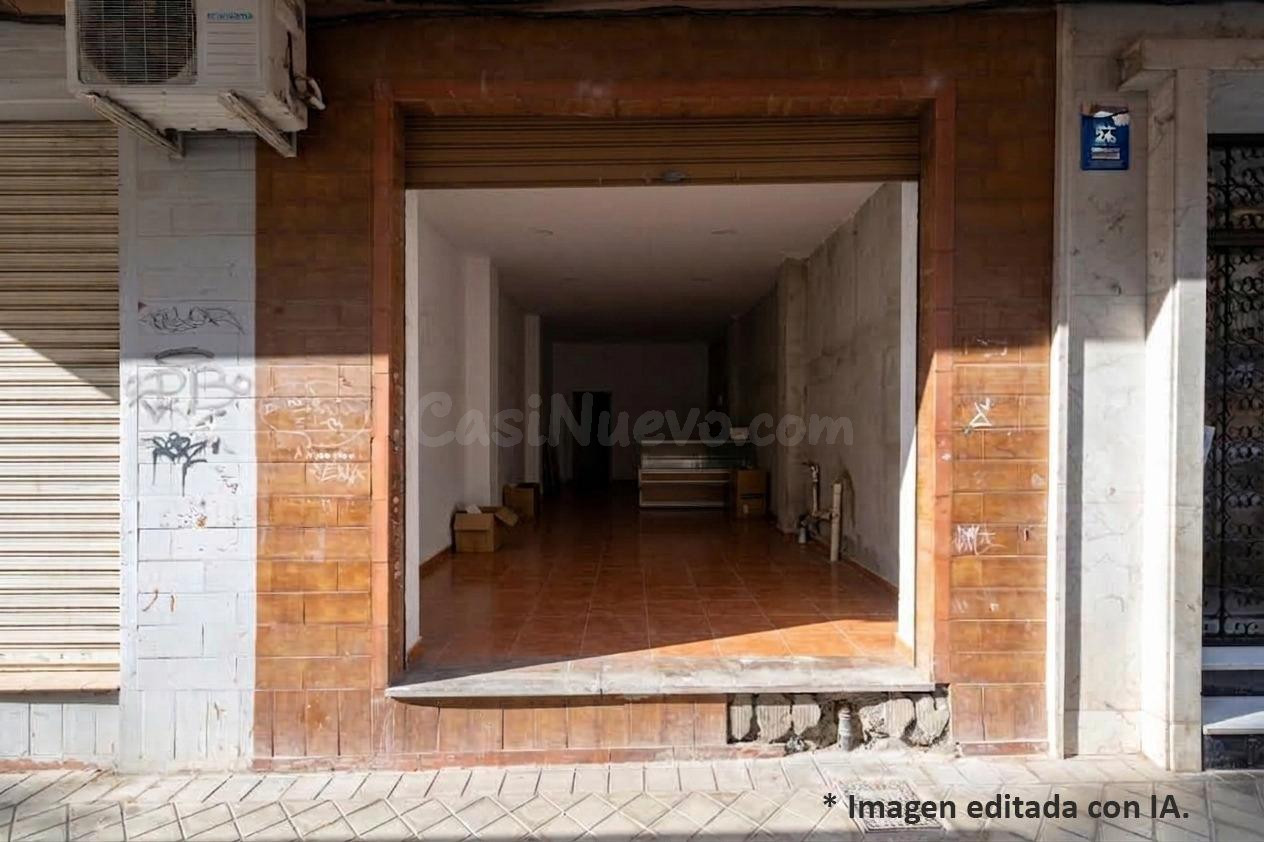 Local comercial junto a calle Alhamar. Ideal para oficina, despacho o almacén. Muy económico