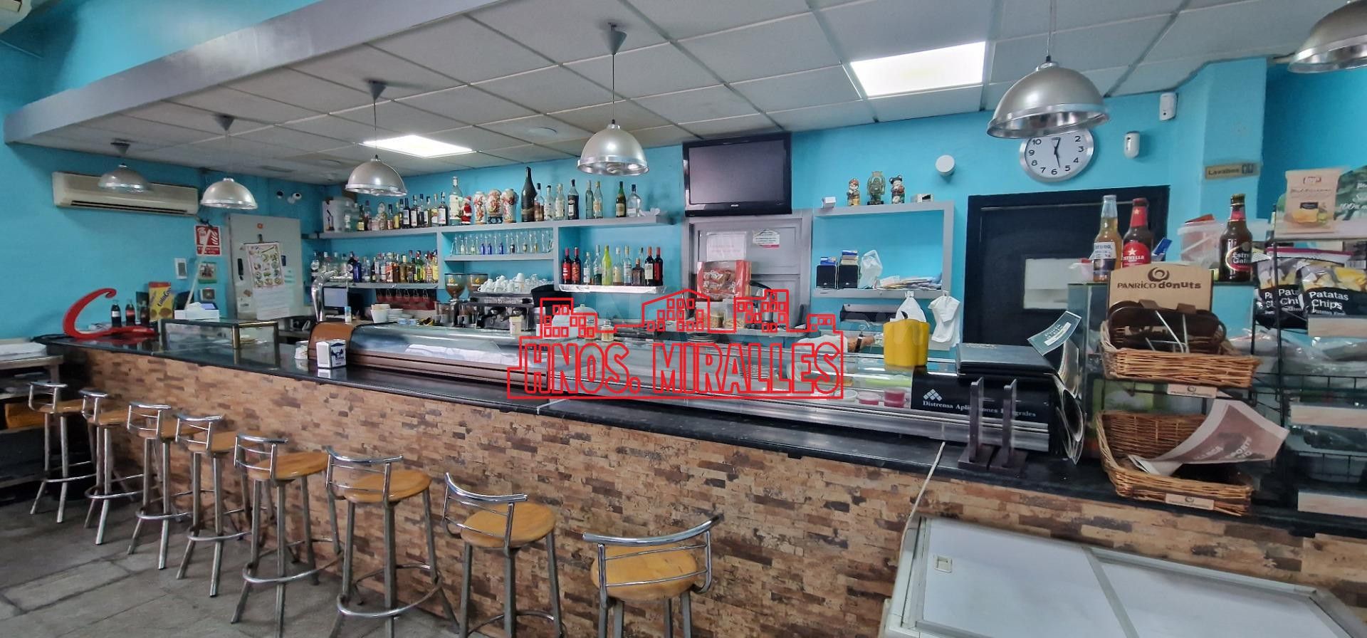 ¡¡ SE TRASPASA BAR RESTAURANTE TOTALMENTE EQUIPADO Y EN PLENO FUNCIONAMIENTO !!