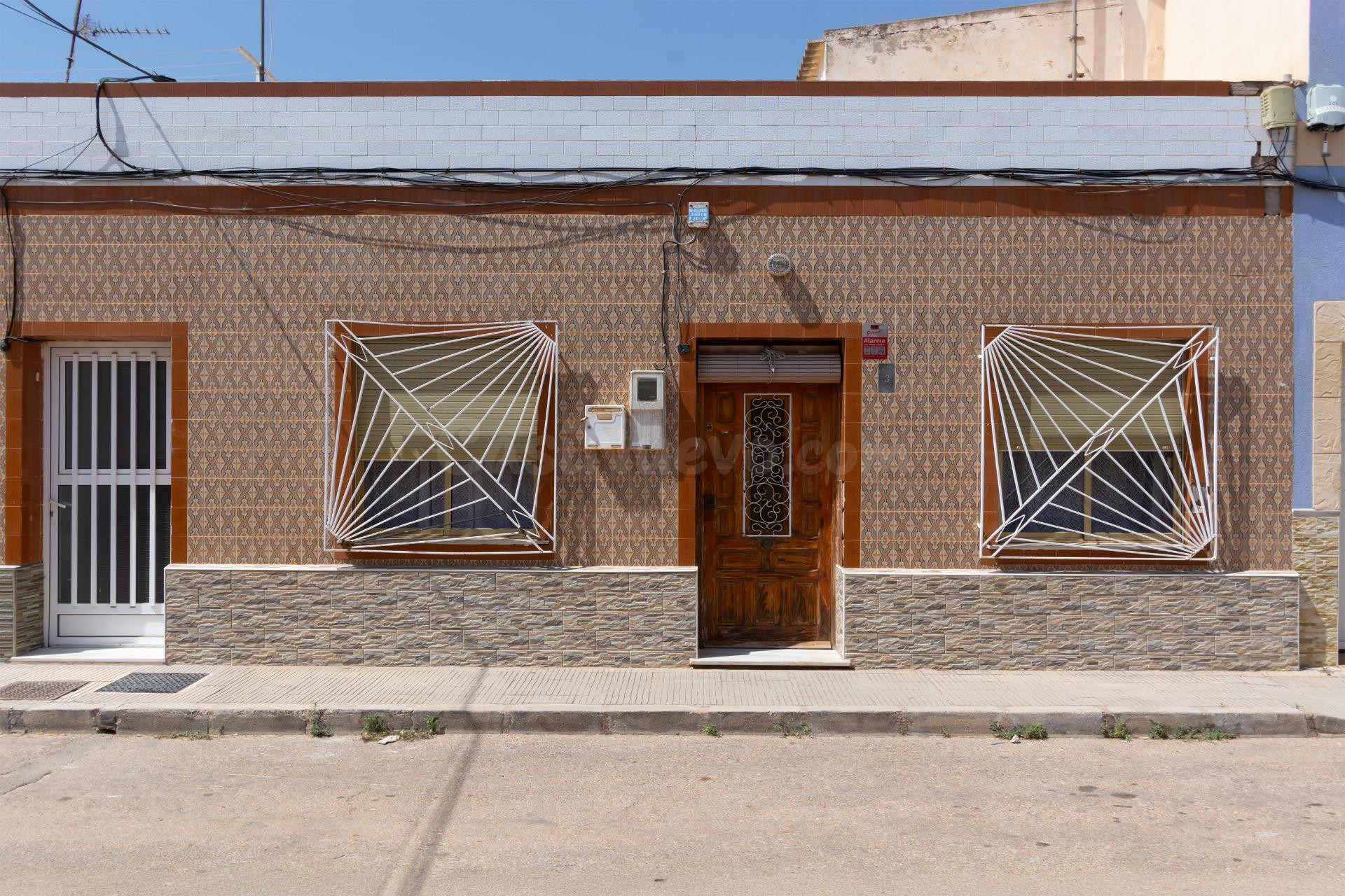 Casa de planta baja con patio grande y terraza en Los Dolores