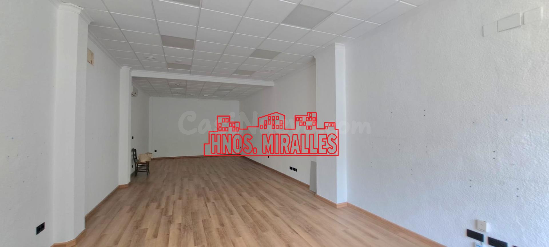 SE ALQUILA LOCAL COMERCIAL, DIVIDIDO EN 2 SALAS EN ELCHE (ALICANTE)