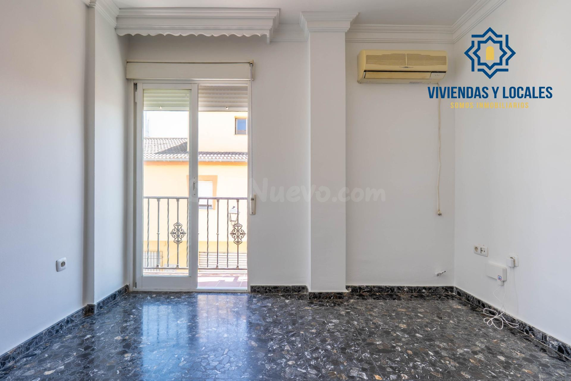 Piso en Churriana de la Vega (Granada) con plaza de garaje y trastero