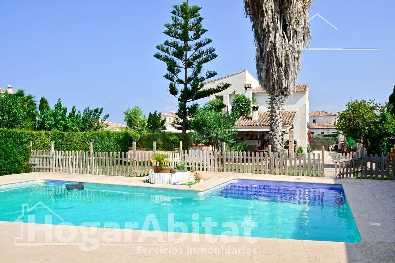 ¡ESPECTACULAR! CHALET SEMINUEVO CON PISCINA PRIVADA, GARAJE Y PARCELA