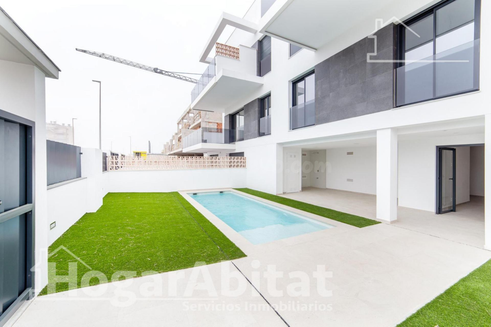 ¡TERCERA LÍNEA DE PLAYA! EXTERIOR EN RESIDENCIAL CON PISCINA Y TERRAZA